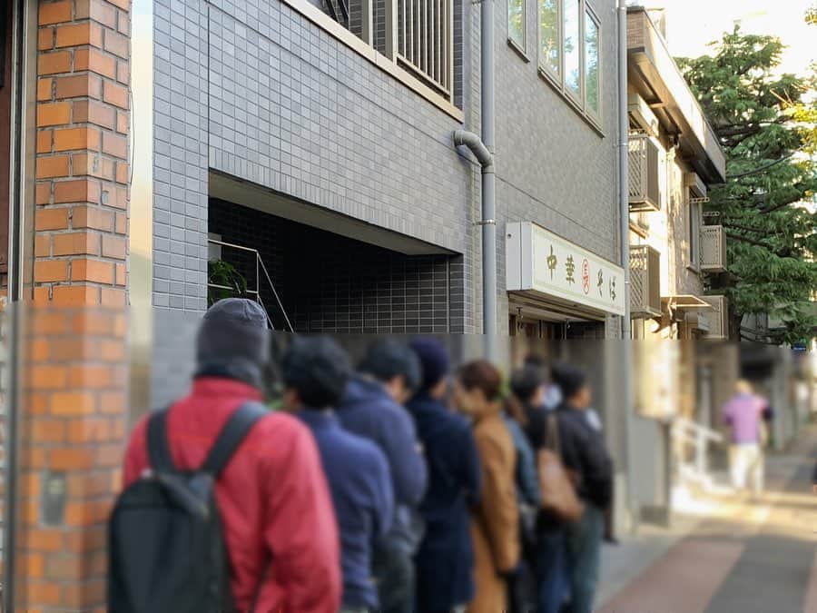 SUSURUさんのインスタグラム写真 - (SUSURUInstagram)「つけそば 丸長 目白店 つけそば 恥ずかしながら東京の老舗、丸長さんへは行ったことがなかったので友達に連れて行ってもらいました。 甘酸っぱショッパ辛いつけ汁には細かい肉や刻みなるとなど、たくさん具材が入っていて食べ応えがありました🍥 ツルモチ食感の麺も美味しかったです。 温故知新なつけ麺でした。 #susuru_tv #プライベート #つけそば丸長目白店 #うまい  #ラーメン #らーめん #ramen #ラーメン部 #ramennoodles #毎日ラーメン生活 #麺スタグラム #japaneseramen #japanramen #foodstagram #foodie #noodles #instanoodle #instaramen #instafood #susururecommended #つけ麺 #つけめん #つけそば #丸長 #目白ラーメン #tsukemen」11月30日 15時36分 - susuru_tv