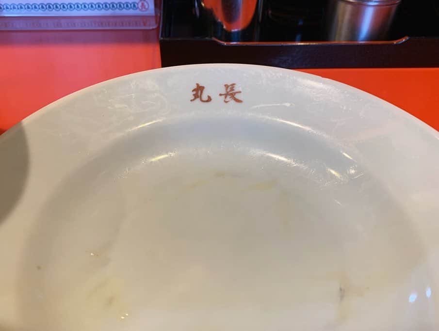 SUSURUさんのインスタグラム写真 - (SUSURUInstagram)「つけそば 丸長 目白店 つけそば 恥ずかしながら東京の老舗、丸長さんへは行ったことがなかったので友達に連れて行ってもらいました。 甘酸っぱショッパ辛いつけ汁には細かい肉や刻みなるとなど、たくさん具材が入っていて食べ応えがありました🍥 ツルモチ食感の麺も美味しかったです。 温故知新なつけ麺でした。 #susuru_tv #プライベート #つけそば丸長目白店 #うまい  #ラーメン #らーめん #ramen #ラーメン部 #ramennoodles #毎日ラーメン生活 #麺スタグラム #japaneseramen #japanramen #foodstagram #foodie #noodles #instanoodle #instaramen #instafood #susururecommended #つけ麺 #つけめん #つけそば #丸長 #目白ラーメン #tsukemen」11月30日 15時36分 - susuru_tv