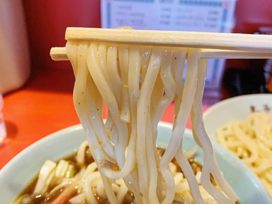 SUSURUさんのインスタグラム写真 - (SUSURUInstagram)「つけそば 丸長 目白店 つけそば 恥ずかしながら東京の老舗、丸長さんへは行ったことがなかったので友達に連れて行ってもらいました。 甘酸っぱショッパ辛いつけ汁には細かい肉や刻みなるとなど、たくさん具材が入っていて食べ応えがありました🍥 ツルモチ食感の麺も美味しかったです。 温故知新なつけ麺でした。 #susuru_tv #プライベート #つけそば丸長目白店 #うまい  #ラーメン #らーめん #ramen #ラーメン部 #ramennoodles #毎日ラーメン生活 #麺スタグラム #japaneseramen #japanramen #foodstagram #foodie #noodles #instanoodle #instaramen #instafood #susururecommended #つけ麺 #つけめん #つけそば #丸長 #目白ラーメン #tsukemen」11月30日 15時36分 - susuru_tv
