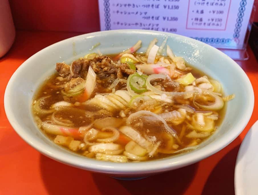 SUSURUさんのインスタグラム写真 - (SUSURUInstagram)「つけそば 丸長 目白店 つけそば 恥ずかしながら東京の老舗、丸長さんへは行ったことがなかったので友達に連れて行ってもらいました。 甘酸っぱショッパ辛いつけ汁には細かい肉や刻みなるとなど、たくさん具材が入っていて食べ応えがありました🍥 ツルモチ食感の麺も美味しかったです。 温故知新なつけ麺でした。 #susuru_tv #プライベート #つけそば丸長目白店 #うまい  #ラーメン #らーめん #ramen #ラーメン部 #ramennoodles #毎日ラーメン生活 #麺スタグラム #japaneseramen #japanramen #foodstagram #foodie #noodles #instanoodle #instaramen #instafood #susururecommended #つけ麺 #つけめん #つけそば #丸長 #目白ラーメン #tsukemen」11月30日 15時36分 - susuru_tv