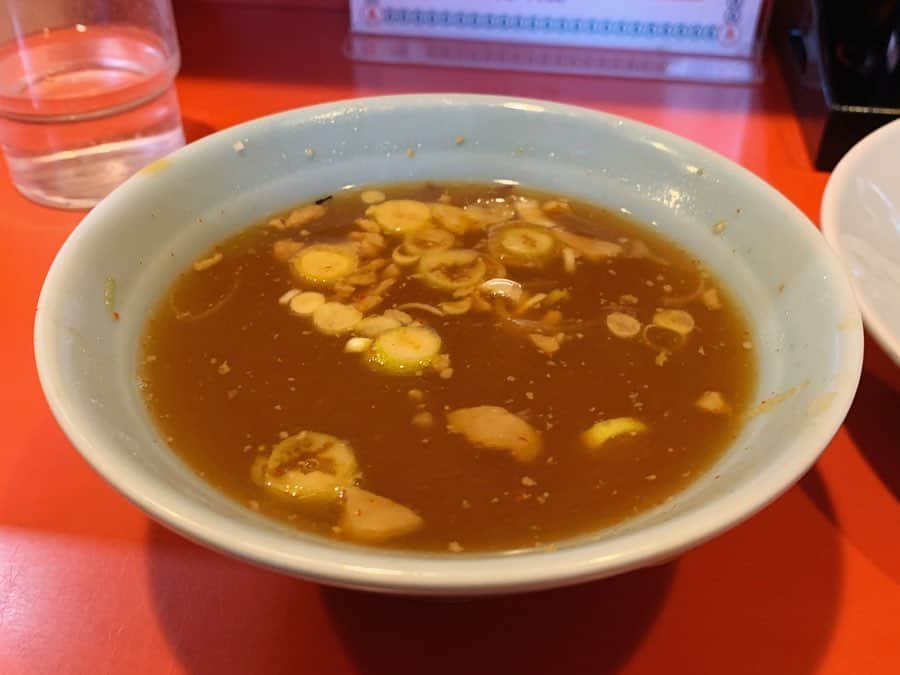 SUSURUさんのインスタグラム写真 - (SUSURUInstagram)「つけそば 丸長 目白店 つけそば 恥ずかしながら東京の老舗、丸長さんへは行ったことがなかったので友達に連れて行ってもらいました。 甘酸っぱショッパ辛いつけ汁には細かい肉や刻みなるとなど、たくさん具材が入っていて食べ応えがありました🍥 ツルモチ食感の麺も美味しかったです。 温故知新なつけ麺でした。 #susuru_tv #プライベート #つけそば丸長目白店 #うまい  #ラーメン #らーめん #ramen #ラーメン部 #ramennoodles #毎日ラーメン生活 #麺スタグラム #japaneseramen #japanramen #foodstagram #foodie #noodles #instanoodle #instaramen #instafood #susururecommended #つけ麺 #つけめん #つけそば #丸長 #目白ラーメン #tsukemen」11月30日 15時36分 - susuru_tv
