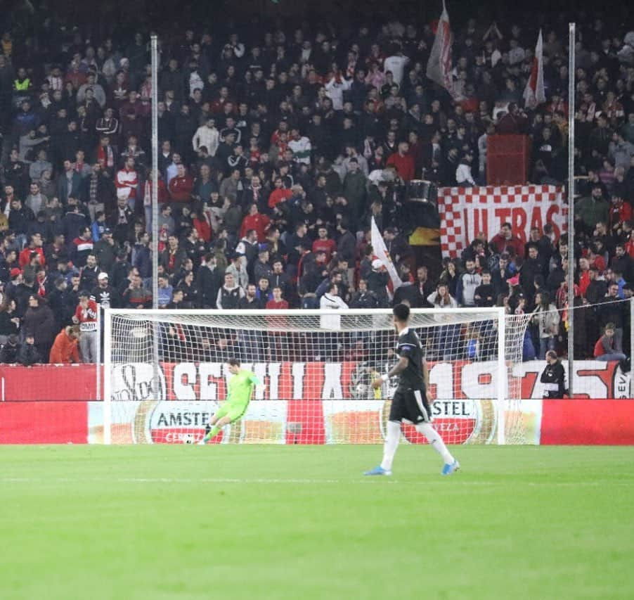 アスミル・ベゴヴィッチさんのインスタグラム写真 - (アスミル・ベゴヴィッチInstagram)「We gave it our best shot against Sevilla and we move on to the next game on Monday!」11月30日 15時59分 - asmir1