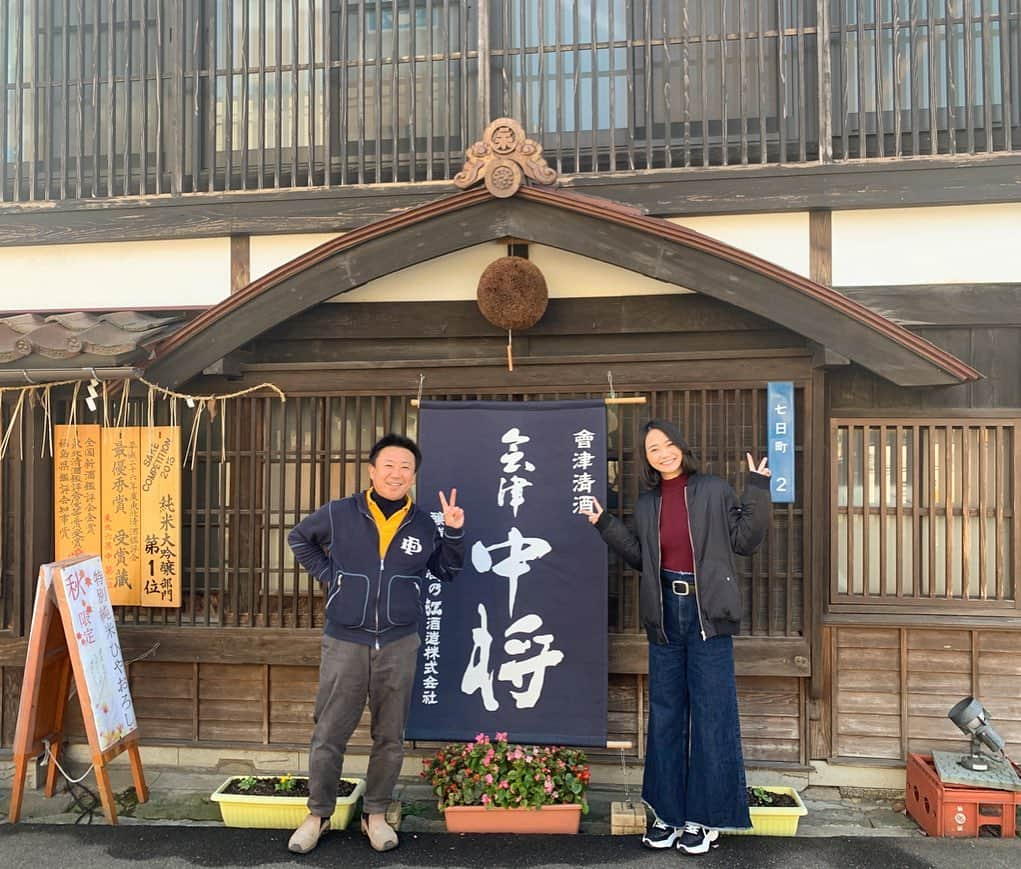 緑川静香さんのインスタグラム写真 - (緑川静香Instagram)「【しーたん日本酒録】﻿ ﻿ 鶴乃江酒造﻿@福島 会津中将﻿ ﻿ 蔵内にいろんな細工がされていて、まるで忍者屋敷のような酒蔵さん。 ﻿ 全量槽絞り。木の匂いが付かないように大工さんに作ってもらったまな板を使う。﻿ ﻿ 昔ながらの手造りにこだわり、丁寧に醸す。﻿ ﻿ ﻿#しーたん日本酒録 #唎酒師 #酒蔵 #酒蔵巡り #酒蔵見学 #福島 #鶴乃江酒造 #会津中将 #日本酒女子 #sake #sakestagram  #向井さんの人柄が素敵でした #心を込めた丁寧な造りを #瓶詰めも手作業 #槽絞りのまな板は3cm #幅広い味で飽きない酒 #素敵なお話をたくさん聞かせて頂き #ありがとうございましーたん」11月30日 16時05分 - midorikawa_shizuka