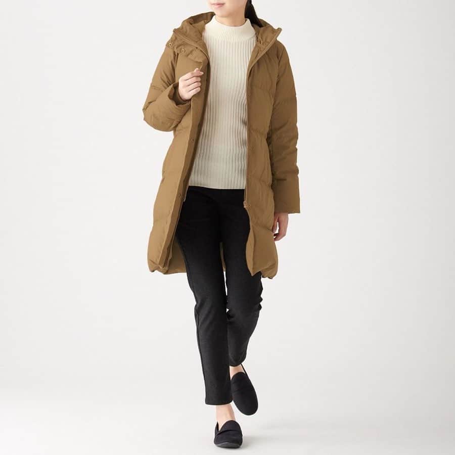 MUJI USAさんのインスタグラム写真 - (MUJI USAInstagram)「All Black Friday offers end this weekend. Shop cozy winter outerwear for 40% off, or household essentials like slippers for 30% off when you buy two or more.  Offers available in stores and online through December 1. #muji #mujiusa #blackfriday #winter #outerwear #apparel」12月1日 3時32分 - mujiusa