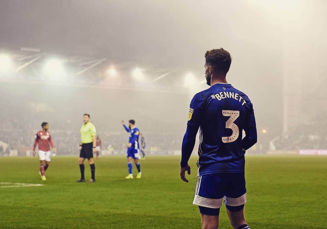 ジョー・ベネットのインスタグラム：「A great week 🙏🏼🔵 @cardiffcityfc」