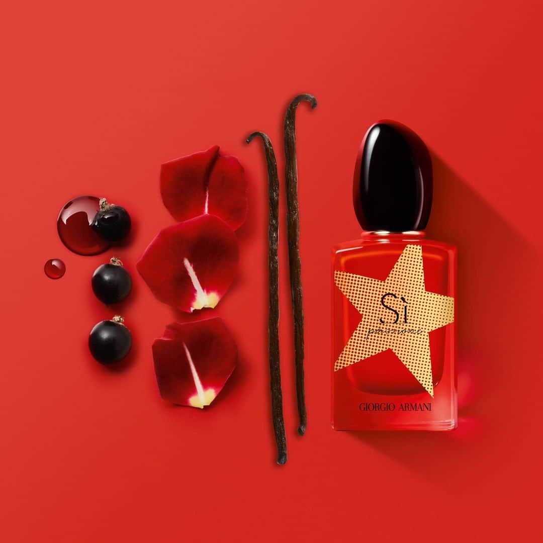 Armani Beautyさんのインスタグラム写真 - (Armani BeautyInstagram)「Dressed for the holidays, the limited edition of SÌ PASSIONE celebrates freedom and passion with sumptuous notes of rose, cedarwood and vanilla.  #ArmaniBeauty #SaySi #SaySiToPassion #fragrance」12月1日 1時59分 - armanibeauty