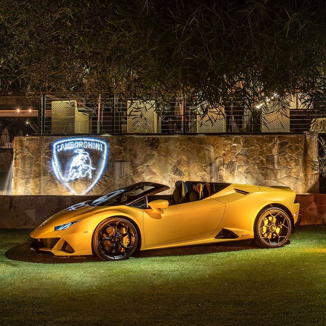 のインスタグラム：「Lamborghini is the face of luxury and its driver the heart.  Lamborghini Impressions, an event that took place earlier this month, is proof. A convoy of our Huracán EVO and Huracán EVO Spyder drove along the breathtaking Malibu coast, visiting vintage and artisanal spots around California. It was an opportunity desired by many and envied by all.  #Lamborghini #HuracanEVO #HuracanEVOSpyder #EveryDayAmplified #LamborghiniImpressions」