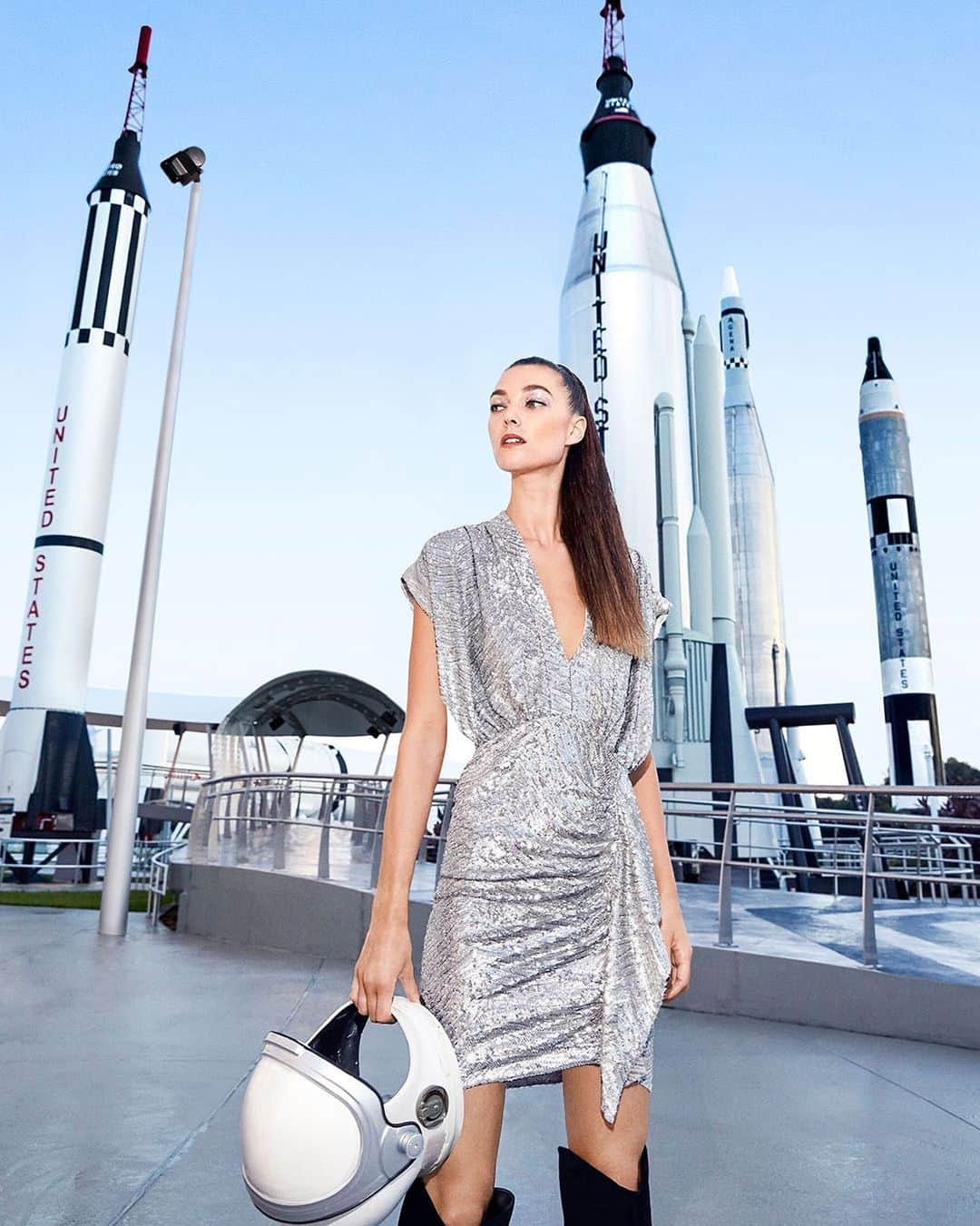 Bloomingdale'sさんのインスタグラム写真 - (Bloomingdale'sInstagram)「Houston, we have the most gorgeous party dress ever 🚀🌟 Where would you rock(et) this look? . . . . . . . #SequinDress #OOTN #Sparkly #BlingBling #HolidayStyle #IGStyle #StyleGoals #InstaStyle #Stylegram #StyleInspo #Fashion #Style #Bloomingdales」12月1日 2時14分 - bloomingdales