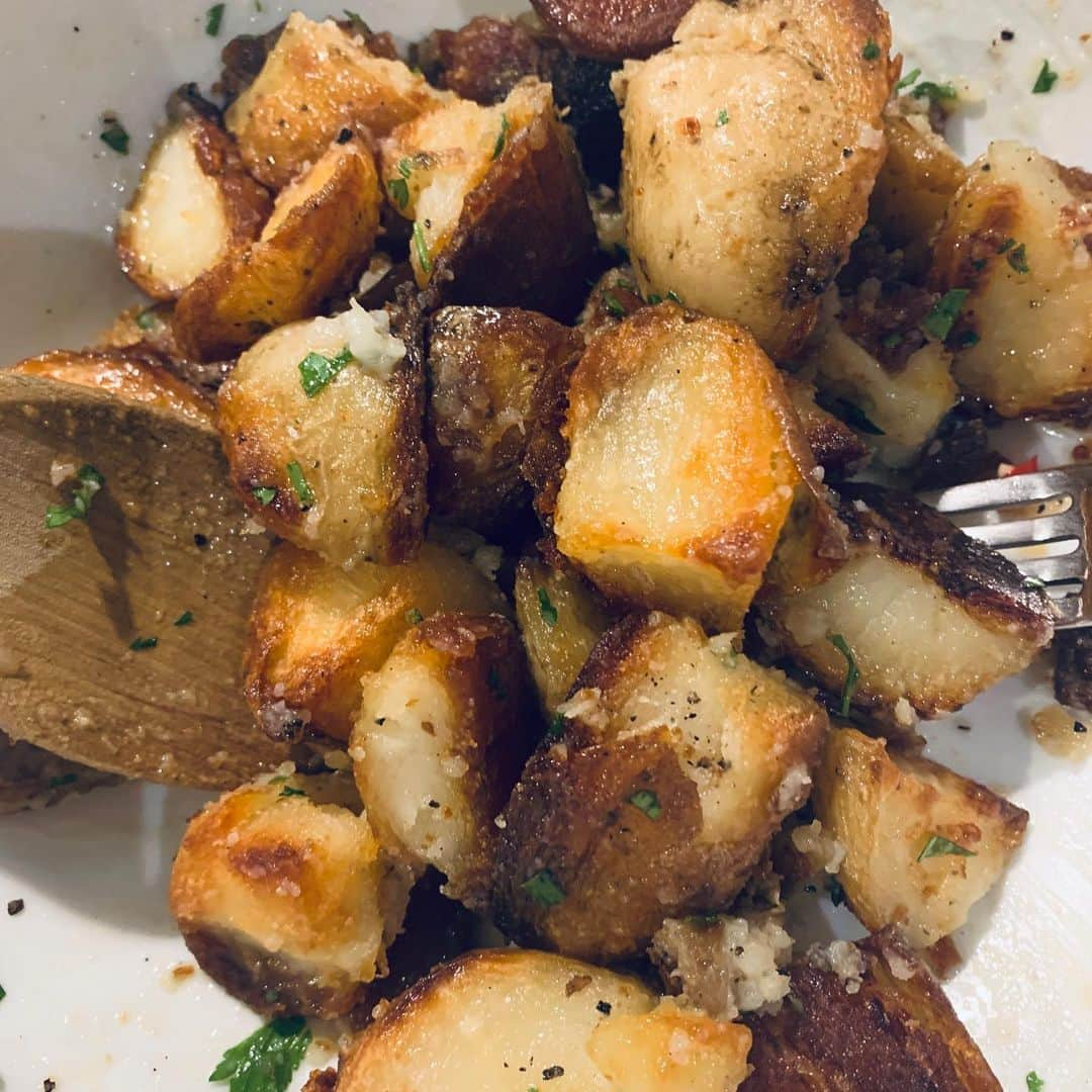 ボーイ・ジョージさんのインスタグラム写真 - (ボーイ・ジョージInstagram)「#Plantbased roast potatoes always work! #mmm」12月1日 2時28分 - boygeorgeofficial