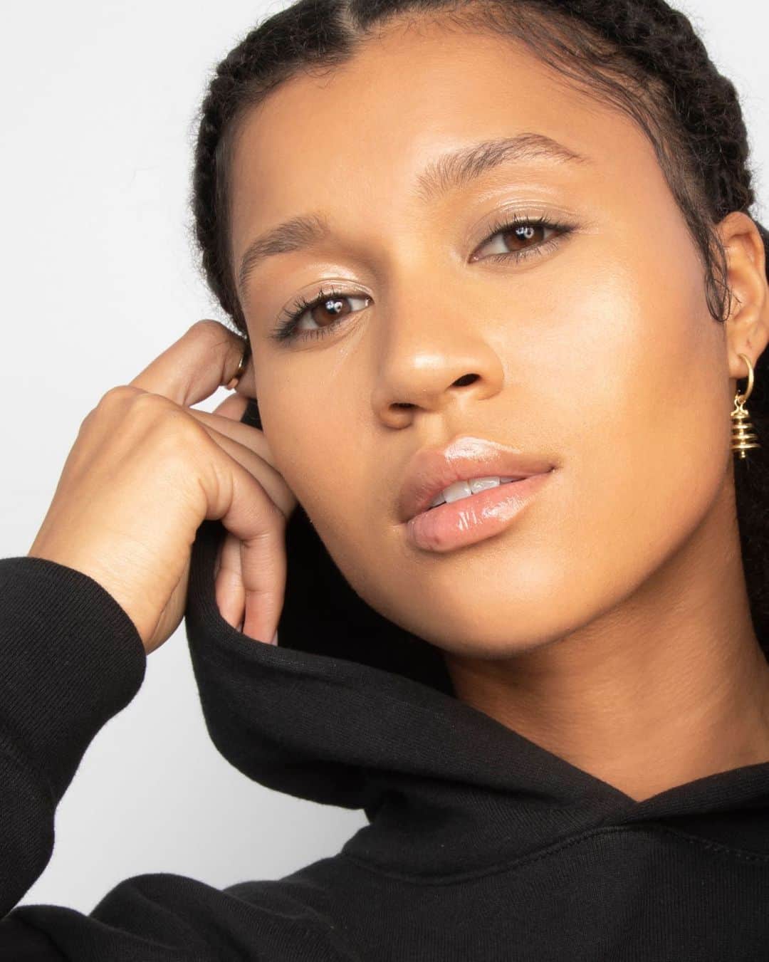 Smashboxのインスタグラム：「The makeup equivalent to wearing your favorite hoodie.」