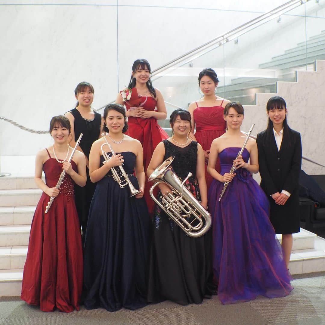 福岡女子短期大学さんのインスタグラム写真 - (福岡女子短期大学Instagram)「本日、アクロス福岡シンフォニーホールにて音楽科 「#定期演奏会」が開催されます。 . 「定期演奏会」の開催前に、学内関係者、ご家族をお招きし学生によるマラソンコンサートを開催しました。32名のがソロ演奏の他、音楽療法コースの学生によるトーンチャイムの演奏を行ないました。詳しい写真は後日紹介いたします。 . このあと「定期演奏会」は18時30分開場　19時00分開演、アクロス福岡 シンフォニーホール【入場無料】です。皆様のお越しをお待ちしております。 . #福岡女子短期大学　#福女短 #福岡女子短期大学音楽科　#コンサート .  この投稿をご覧になって「いいね👍」「役に立った」と思われた方は、 @fukuoka_wjc をフォローをお願いします🥺 . ========[ お知らせ ]======== 福岡女子短期大学の資料（2020大学案内📕学生募集要項）を無料送付中です。本学ホームページ📲からお気軽に申し込みください🌟 ========================= . 子ども学科/健康栄養学科 音楽科/文化教養学科 . 福岡女子短期大学 住所：‪‪‪‪福岡県太宰府市五条四丁目16番‬1号‬‬‬ tel：‪‪‪092-922-4034‬‬‬（代表)」11月30日 18時29分 - fukuoka_wjc