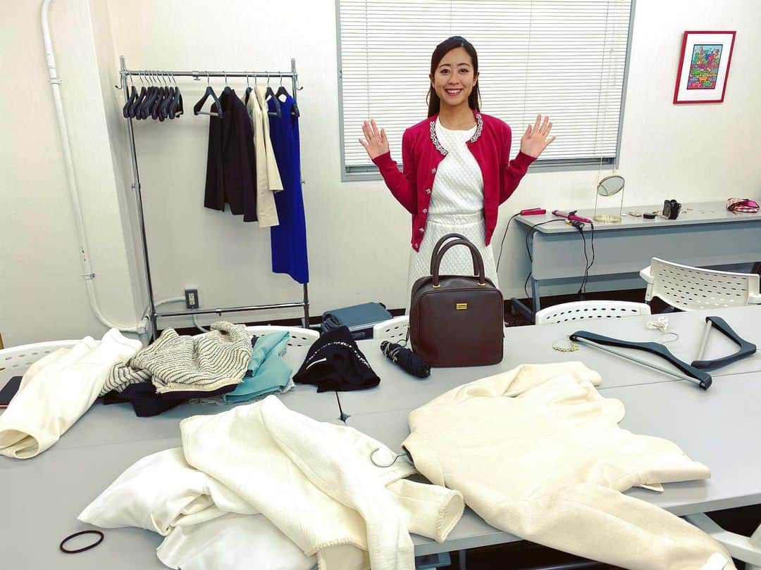 金谷有希子さんのインスタグラム写真 - (金谷有希子Instagram)「. . .【本日は撮影❣️】 、撮影でした🌟Jアナーズのメンバーの撮影で連日大忙しです。この日はこんなメンバー！ . 詳しくは上記URLよりご覧ください🙋‍♀️ https://ameblo.jp/kanatani-yukiko/entry-12549077563.html . . #Jアナーズ　 #ママアナーズ  #撮影 #女の子ママ」11月30日 18時31分 - kanatani_yukiko