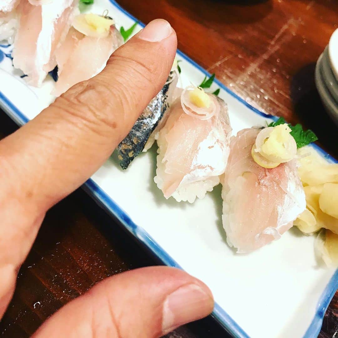 江口寿史のインスタグラム：「小アジの鮨、これまたちっちゃ！かわゆす！」