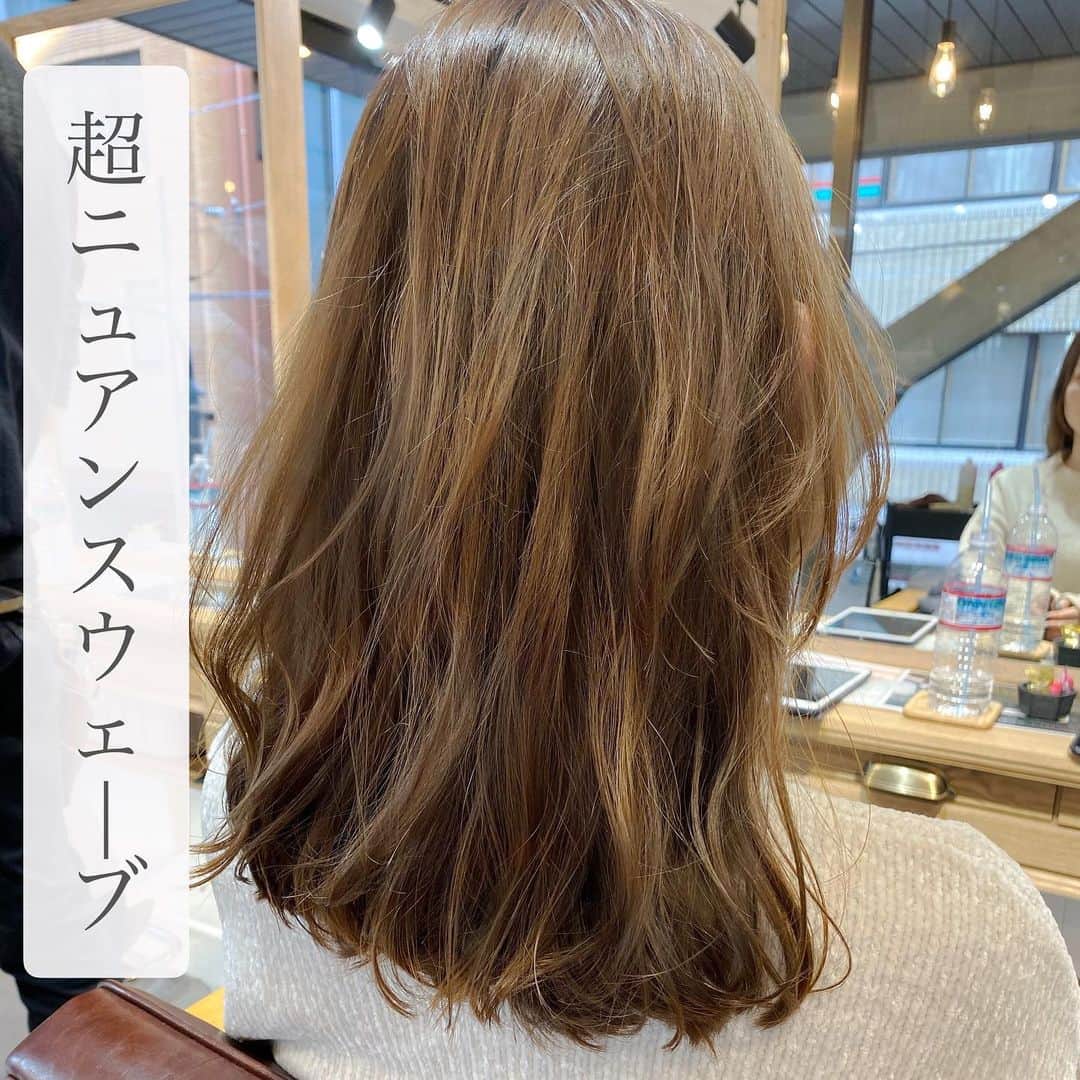 西岡卓志さんのインスタグラム写真 - (西岡卓志Instagram)「パーマは @takashi_nishioka におまかせあれ！﻿ ﻿ ﻿ 今回はお客様ヘア！✨﻿ ﻿ ﻿ ﻿ 保存して頂けるとオーダーの際に便利です！﻿ ﻿ ﻿ 髪質に適した西岡独自の手法で髪を傷めず柔らかい質感へ✨💈﻿ ﻿ ﻿ ﻿ ﻿ パーマで悩んでいる方は是非ご相談下さい！﻿ ﻿ カットでフォルムを美しくし、パーマで全体のボリュームを似合う位置に作ります！﻿ ﻿ さらに髪質をしっかり診断させて頂き薬剤を選定し今までにないパーマの質感を約束します！﻿ ﻿ ﻿ ☑︎パーマがかからないと言われた方﻿ ﻿ ☑︎いつもすぐ取れてしまう方﻿ ﻿ ☑︎巻いてるからパーマでは出来ませんと言われた方﻿ ﻿ ☑︎パーマがくるくる過ぎて気に入らない方﻿ ﻿ ☑︎とにかく髪型に悩んでいる方﻿ ﻿ ﻿ 是非僕にご相談ください！﻿ ﻿ ﻿ 美容師キャリア20年で培われた﻿ ﻿ 《西岡独自のパーマ&似合わせ理論》で必ずステキなヘアスタイルにします！﻿ ﻿ お客様からはカットしてよかった！パーマをかけて良かったというお声を多数頂いております！﻿ ﻿ ﻿ 《✨お客様の口コミ✨》﻿ ﻿ ﻿ ﻿ ■会う人全員に褒められます！！本当にありがとうございます！また行きます😊﻿ ﻿ ■ 本日はパーマをかけていただき、ありがとうございました☺パーマも色もほぼ全てお任せでお願いしましたが、優しく聞き取りしてくださり、西岡さんにお願いしてよかったなぁ✨と思いながら帰りました☆お忙しい中ありがとうございました！明日から、パーマ楽しみたいと思います😌そして、またぜひ、よろしくお願いします🙏﻿ ﻿ ﻿ ■ 西岡さんにカットしてもらったあとは、めちゃ誉められます😂﻿ 有難うございます💕🍀﻿ ﻿ ■ 今日は、素敵な髪型にしていただき、ありがとうございました😃﻿ ﻿ スタッフの皆さんにも良くしていただき、あっという間に時間が過ぎていました♬﻿ ﻿ これからもよろしくお願いします😊﻿ ﻿ ﻿ ﻿ ーーーーーーーーーーーーーーーーーーーーーーー﻿ ﻿ ﻿ 髪型に悩まれている方は是非ご相談下さい！﻿ 全力で取り組ませて頂きます^_^﻿ ﻿ ﻿ 【✨髪型で人生を豊かにするお手伝いを✨】﻿ ﻿ 素敵なヘアには女性を幸せにする力があります！﻿ ﻿ 僕に是非お任せ下さい！﻿ ﻿ ﻿ ヘアスタイルを似合わせるには大事な要素があります✨﻿ ﻿ ☑︎首や、肩幅を考慮したシルエット👤﻿ ﻿ ☑︎お顔の特徴頬や顎の位置生えグセなどをカバーする前髪を含めたフロントデザイン👧﻿ ﻿ ☑︎普段のファッションに馴染むヘアスタイルとファッションの調和👚﻿ ﻿ 美容師は綺麗に切る事が大事なのではなく、一人一人に似合わせる事が大事です✨﻿ ﻿ なぜかいつも髪型がしっくり来ない！﻿ ﻿ インスタで見た可愛い髪にしたい！﻿ ﻿ なんか似合ってない、なんか変、可愛くない！﻿ ﻿ という貴女へ！﻿ ﻿ 絶対僕が素敵にします！﻿ ﻿ 是非一度ご相談下さい！！﻿ #オトナ﻿ #痩せる﻿ #前髪﻿ #モテ﻿ #大人っぽい﻿ #大人っぽく﻿ #シースルーバング﻿ #長め前髪﻿ #かき上げ前髪﻿ #ななめ前髪﻿ #流し前髪﻿ #オルチャン﻿ #テギョモリ﻿ #ヨシンモリ﻿ #ミディアム﻿ #シースルーバング﻿ #デジタルパーマ﻿ #リバースカール﻿ #ニュアンスウェーブ﻿ #外ハネ﻿ #ボブ﻿ #ストレート﻿ #アッシュ﻿ #アッシュグレージュ﻿ #ダブルカラー﻿ #似合わせ﻿ #千代田区美容室﻿ #外ハネパーマ」11月30日 18時56分 - takashi_nishioka