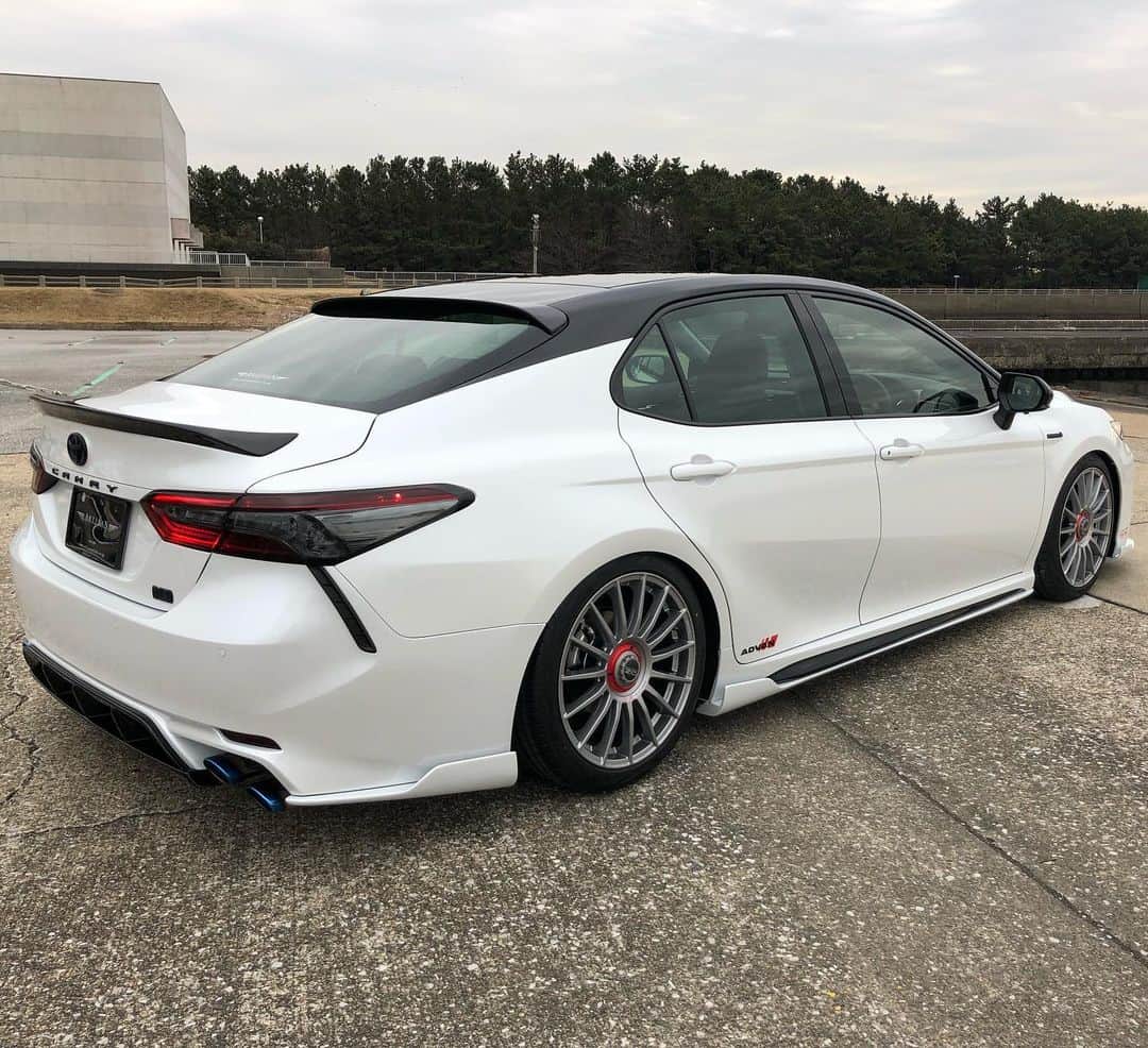 のインスタグラム：「TOYOTA CAMRY Wheel：OZ Bodykit：Artisan spirits/// Sportsline blacklabel www.artisanspirits.co.jp #toyota #camry #camrysports #as #asms #artisanspirits #ravspecjdm #butlertire #jworksunlimited #premierautowerkz #suvproject #kanooperformance #car_life_staff  #トラウム #車庫小舗 #nigeljdmparts #oz」
