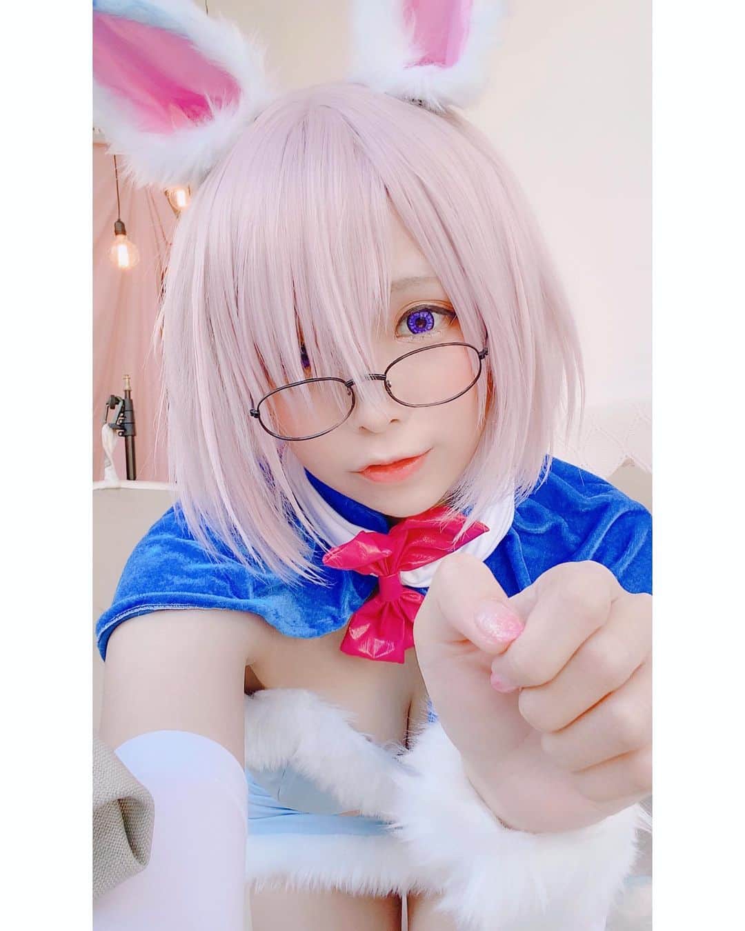 小桃のインスタグラム：「フォウ、フォウ！🐾 #マシュ #mashu #フォウ #フォウくん #fou #fgo #fategrandorder #fategrandordercosplay #fgocosplay #mashucosplay #コスプレ #自撮り」