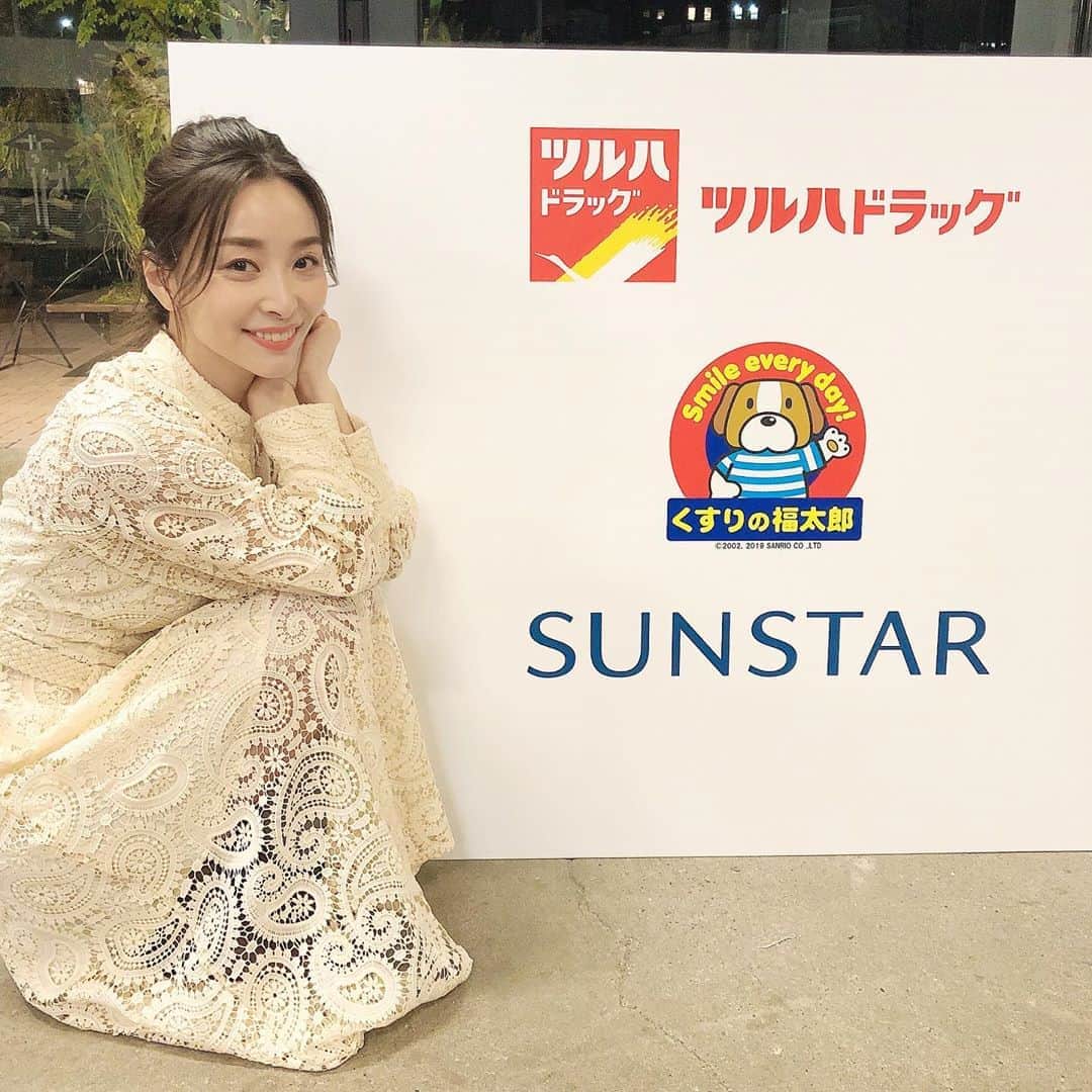 のインスタグラム：「ツルハドラッグ×サンスターのトークショーに出演させて頂きました😊 同じくトークショーでご一緒した林田岬優さんとタイのインスタグラマーPimthaさんとも写真を撮っていただいた✨✨2人ともすごく話しやすくて美しかった🥰 . 専門学生中は歯のことをずっと学んできて、時を経てメイクという分野でお口のケアについてお話しができる機会を頂けたことに勝手に運命を感じていました🥺貴重な経験をありがとうございました！親に自慢します🦷 そして寒い中来てくださった皆さんありがとうございます❤️プレゼントも受け取りました🎁本当にありがとうございます！ . #オーラツー#サンスター#ツルハドラッグ」