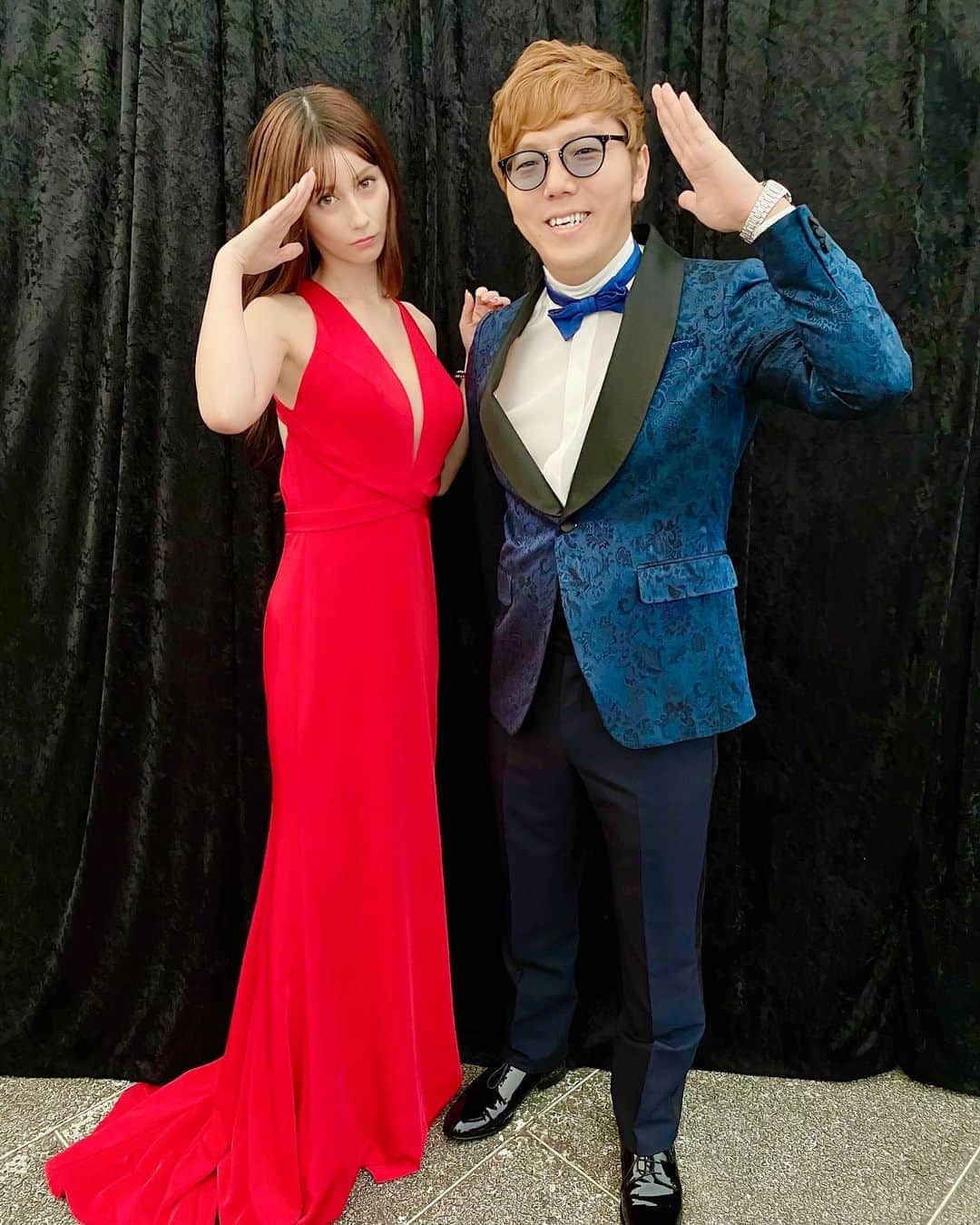 HIKAKINのインスタグラム：「台湾のイベント、ダレノガレ明美さんと一緒でした😎🎉僕の顔のデカさ3倍でした🤓  #AsiaFashionAward  #AFA」