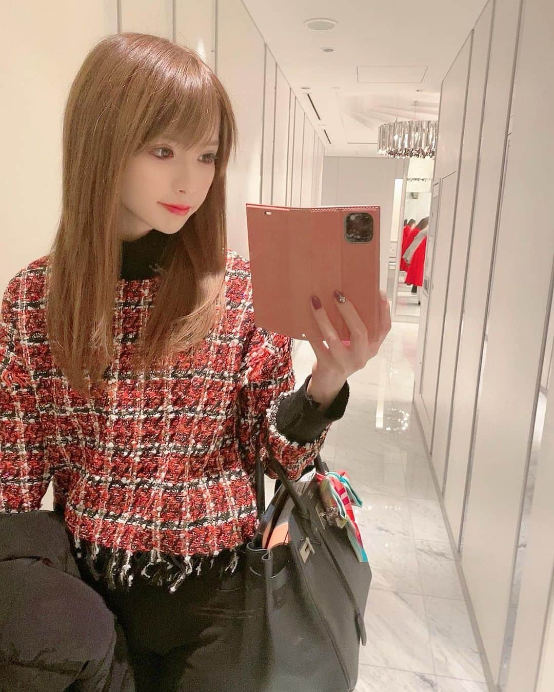 のインスタグラム：「今日も寒かったあ😐 けどイルミネーションが綺麗だね🌃✨😘 お洋服🧥💓トップスは @selectshop.leeen のだよん❤ 可愛い🙊💗 . #selectshop #セレクトショップ #ootd #プチプラコーデ」