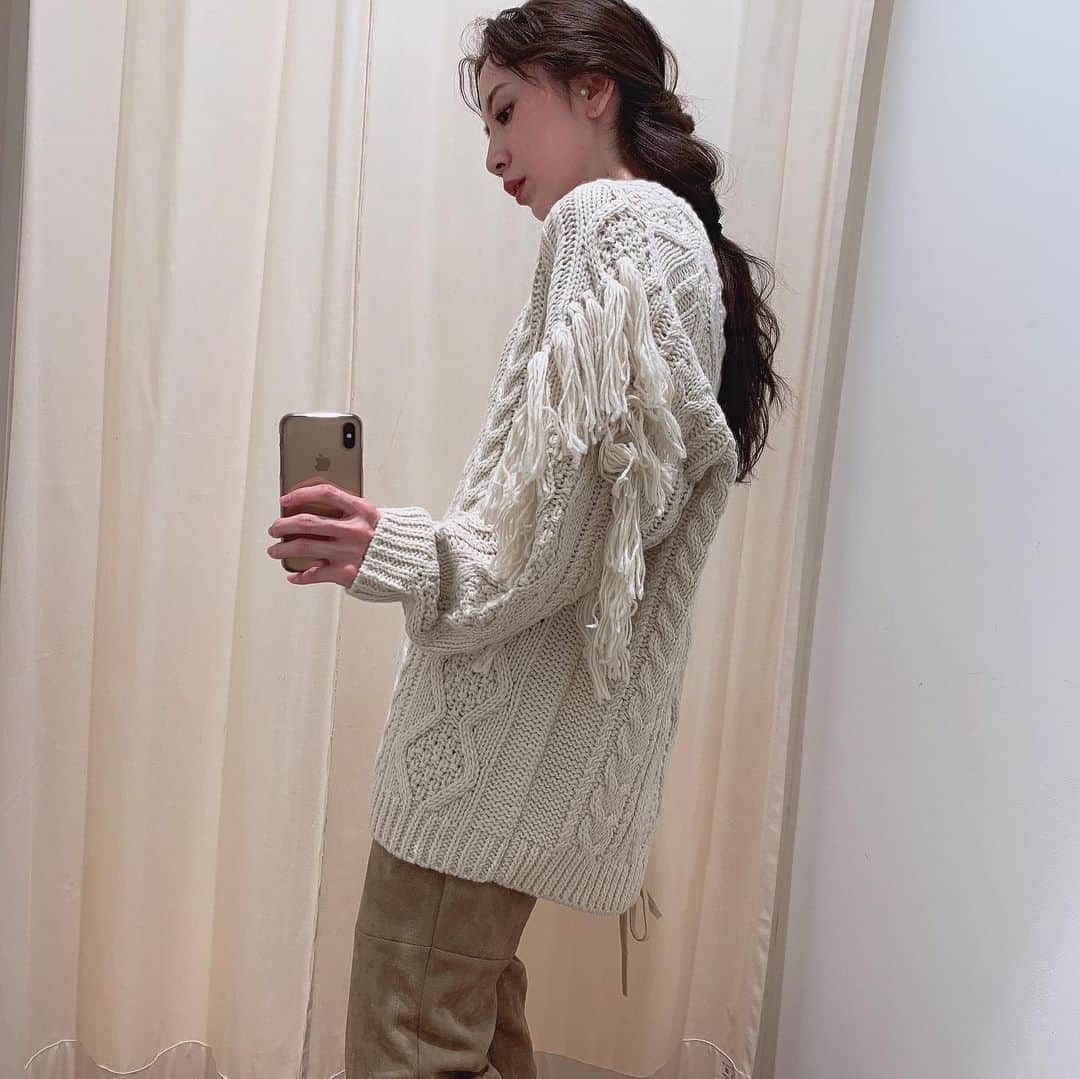 ungrid_minamiのインスタグラム：「. こちらのニット週末限定で20%offになってましたよー🥺✨ @ungrid_official @ungrid_staffsnap #Ungrid#アミュプラザ博多」