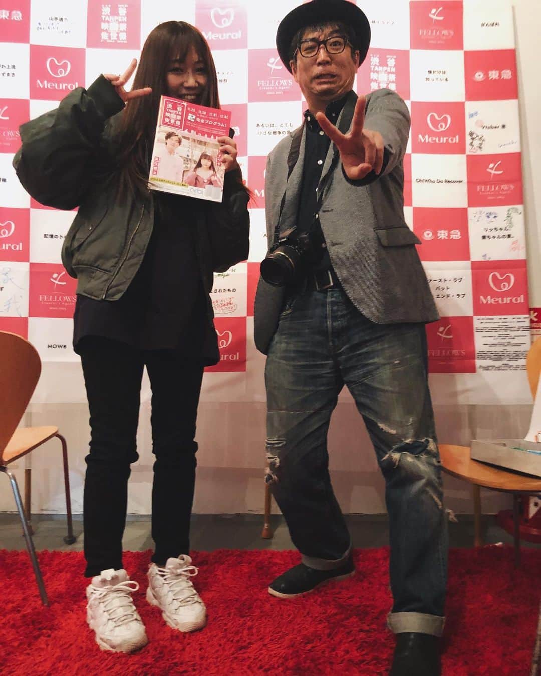 藤田早希さんのインスタグラム写真 - (藤田早希Instagram)「去年短編映画「おしゃれして行こう！」 でお世話になった志岐監督に1年ぶりに お会いしました✨ . 今年も渋谷と佐世保で短編映画祭ありまして、 少しだけ観に行きました😇 明日と明後日もあるよ🖤 . 奇天烈メンタルオトちゃんが また観れるかもです🤭 ２枚目は去年のですー！ またあずさんとみつにいさんにも 会いたいなぁ💭 . . .  #短編映画 #映画ロケ #女優 #被写体 #写真好きな人と繋がりたい #ポートレートモデル #カメラマンさんと繋がりたい #일상 #日本人 #役者 #俳優 #舞台 #モデル #おしゃれ #お洒落な人と繋がりたい #映画観賞 #舞台俳優 #映画好きな人と繋がりたい #映画 #movie #cinema #sunset #japan #tokyo . . .」11月30日 19時25分 - sakifujita