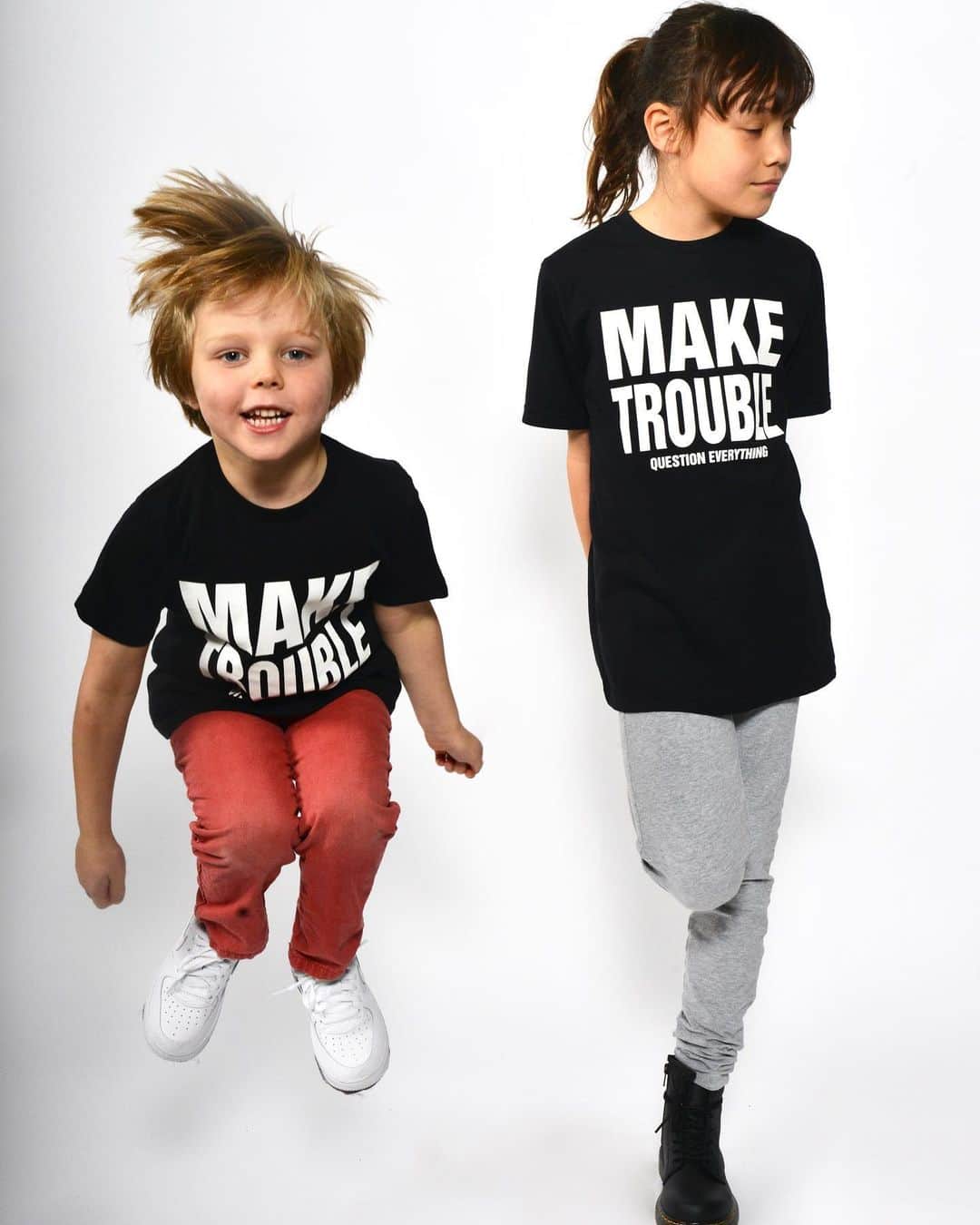 キャサリンハムネットさんのインスタグラム写真 - (キャサリンハムネットInstagram)「MAKE TROUBLE  #itstheweekend #bebold #bewild #maketrouble #questioneverything #kidgift #chilrenstshirts」11月30日 19時41分 - katharinehamnett