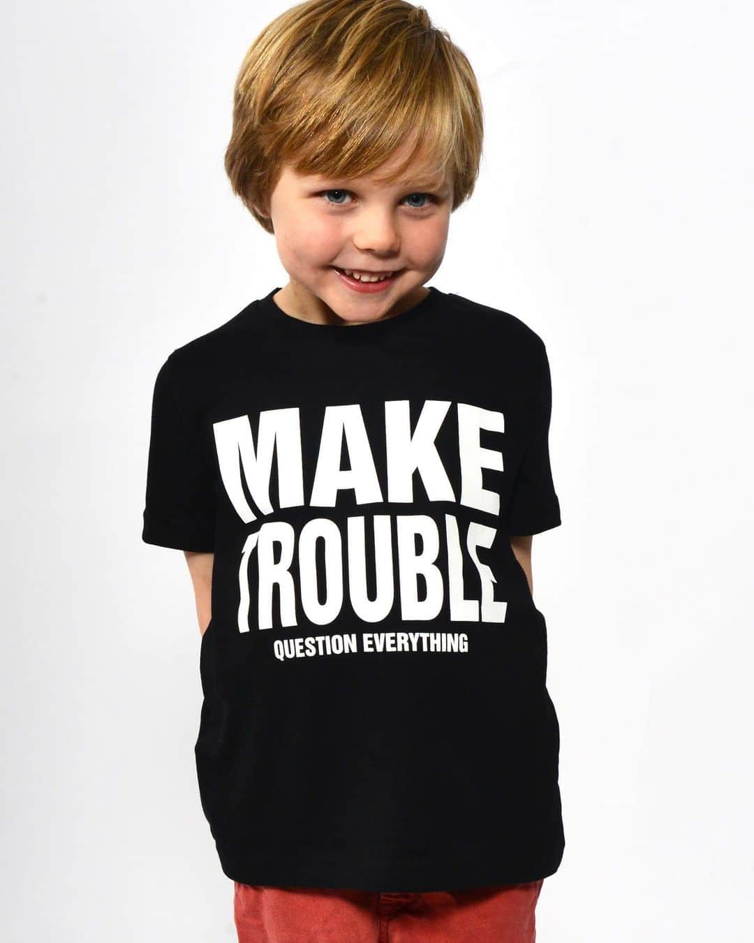 のインスタグラム：「MAKE TROUBLE  #itstheweekend #bebold #bewild #maketrouble #questioneverything #kidgift #chilrenstshirts」