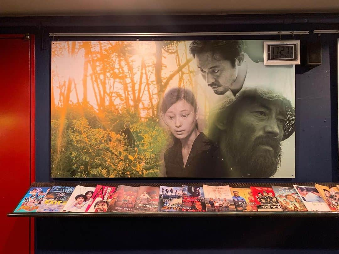 池辺愛さんのインスタグラム写真 - (池辺愛Instagram)「映画「種をまく人」🌻 池袋シネマ・ロサにて本日公開となりました㊗️ 今日は初日舞台挨拶がありまして、私は縁あってそのMCを務めました🙋‍♀️ ・ 高梨一希役の竹内一花ちゃんと記念撮影💗 笑顔が可愛いすぎてキュンキュンしました😍 なんと一花ちゃんのお母様が、私のラジオをよく聞いて下さっているそうで「本物だなんて感激です！」と言って下さいましたが、私の方が感激です😆😍 ・ ・ ・ 「種をまく人」は、命とは？生きるとは？大切な人とどう向き合うのか？など、色々なことを考えさせられる映画です。 児童養護施設の施設長をしている友人が見に来てくれたのですが、描写がとてもリアルでびっくりした、、、すごくいい映画だね！と言っていました。 ・ ぜひご覧ください🌻 ・ ・ ・ #映画 #映画鑑賞 #種をまく人 #ゴッホ #ひまわり #池袋 #シネマロサ #舞台挨拶 #映画すき #テッサロニキ国際映画祭」11月30日 19時42分 - aiikebe