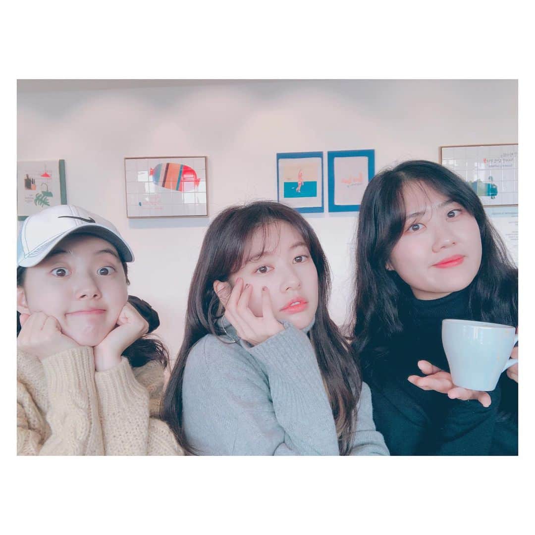 チョン・ソミンのインスタグラム：「쓸데없이 아련하다🔜빵터짐 우리 저 때 왜 웃었지?🤔 #빨간선생님」