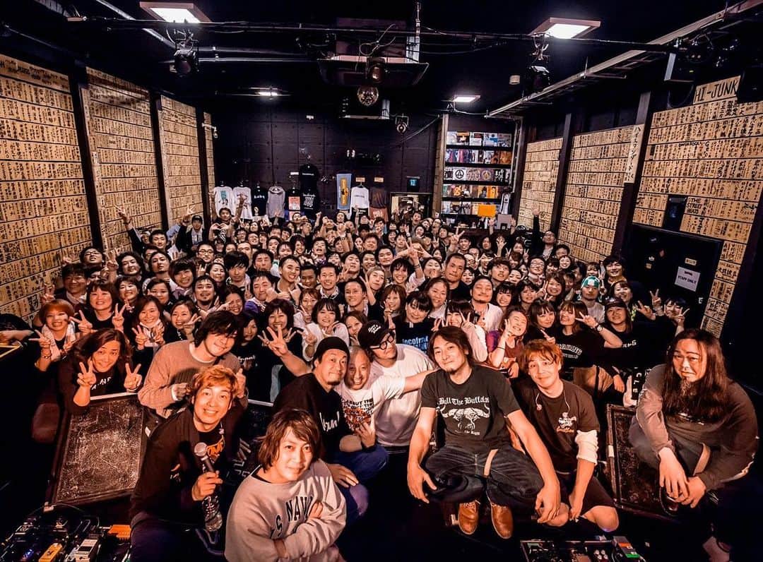 安野勇太のインスタグラム：「昨日は宮古カウンターアクションにてdustツアーで #ロコダスト6 最高でした！いつもありがとうございます。今回の絵は私フラダンサーでございましたwそして明け方に出発して札幌。明日はパワーストック！楽しみ！(photo by 岩渕直人)」