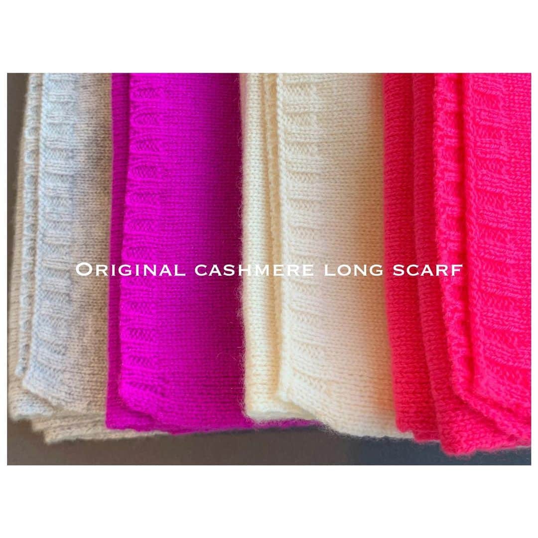 JET jpさんのインスタグラム写真 - (JET jpInstagram)「▼Hot Item ﻿ ﻿ ﻿ ﻿ •Original cashmere long scarf / C80-07101﻿ ﻿ カシミヤ100％の原料で作られたニットマフラー。﻿ 手触りが滑らかで肌触りも軽く上質な質感なので、JETらしいカジュアルなスタイルに高級感をプラスできるアイテムです。幅はワイドで長さがしっかりあるので、首元でボリュームを出すように巻いたり、ラフに垂らすだけでも顔周りに存在感をプラスしてくれます。﻿ ﻿ ﻿ ﻿ ﻿ ﻿ #jetlosangeles #jet_losangeles #jet_johneshaya #2019aw #original #scarf #muffler #color #vivid #winter #recommend #accessory #gray #purple #white #pink」11月30日 20時00分 - jet_losangeles