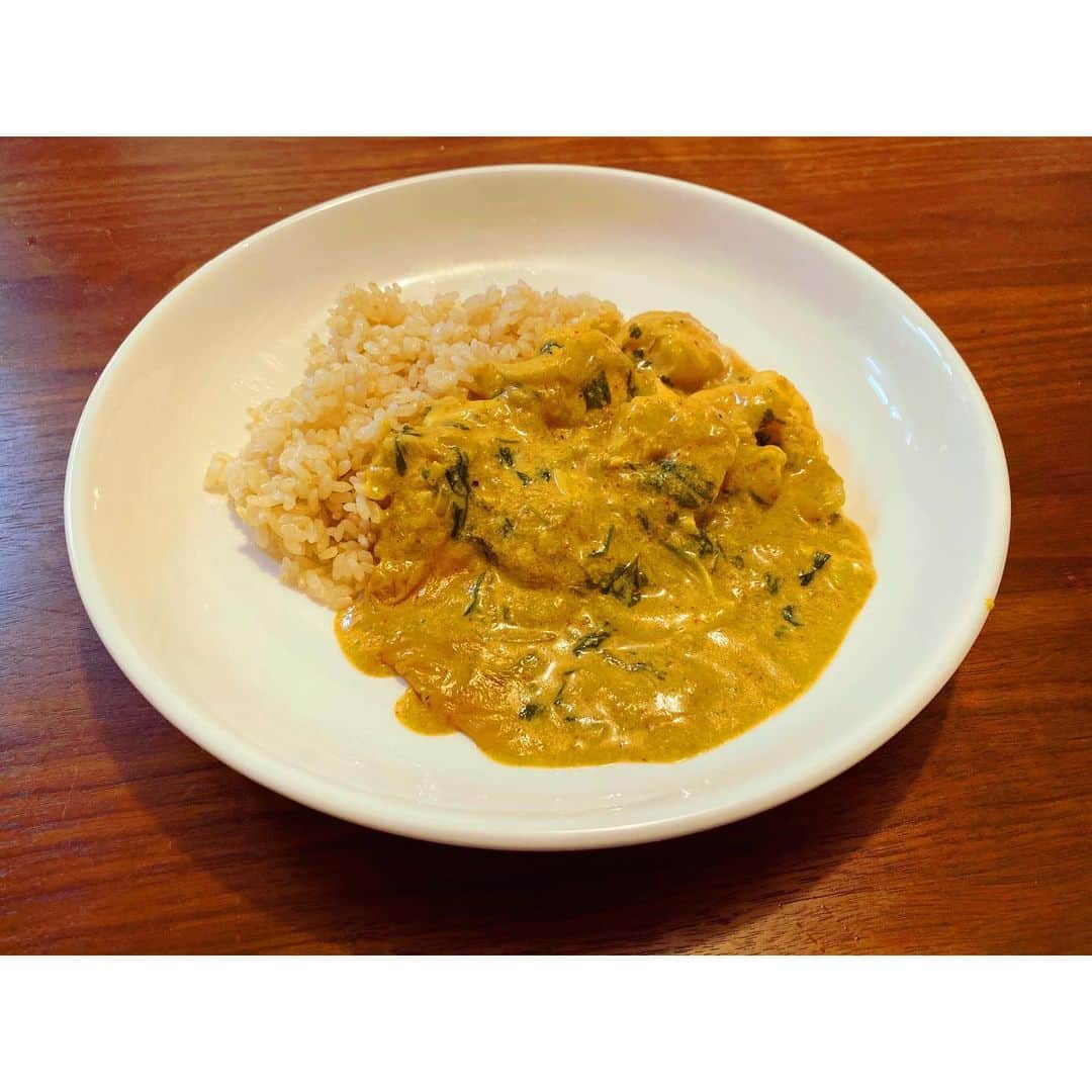 のインスタグラム：「クリィーミィーな海老カレー南印風  #朝陽飯　#エビ　#えび　#えび料理　#shrimp #curry #カレー　#海老カレー　#あさひめし　#アサヒ飯」