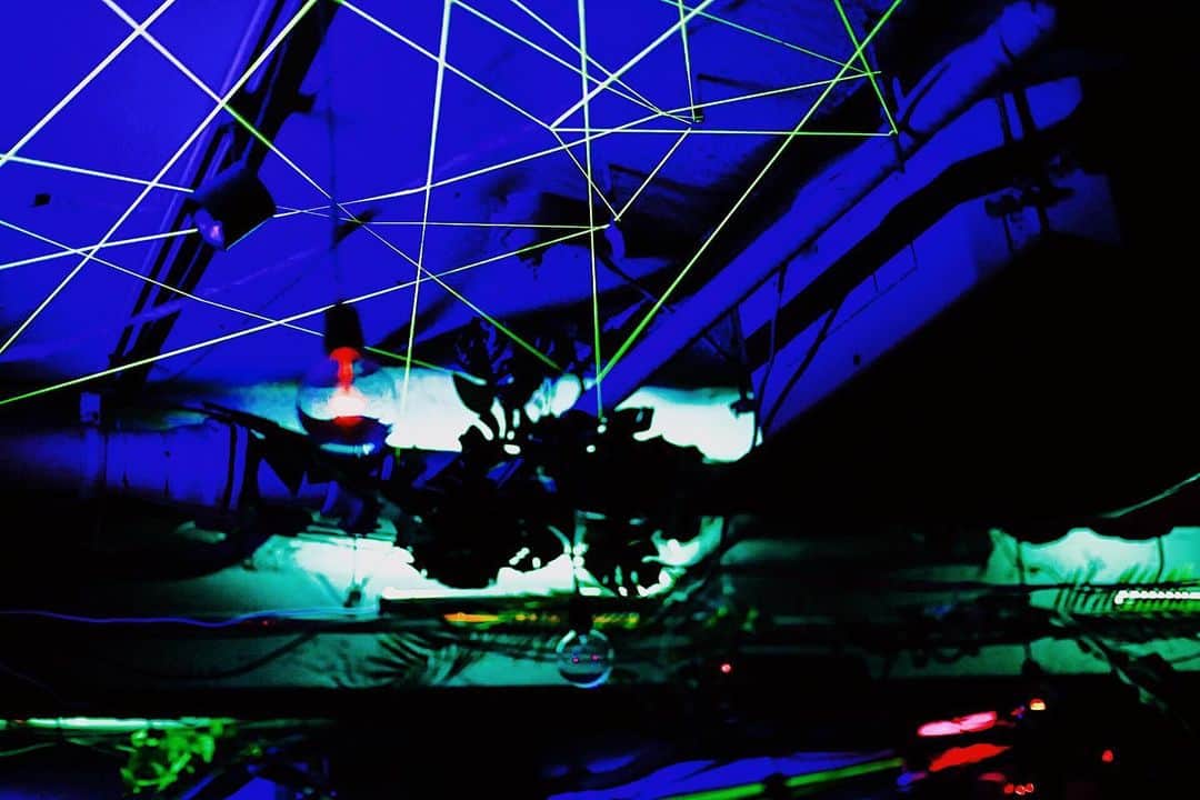 room onziemeのインスタグラム：「•﻿ ﻿ 【Archive】﻿ ﻿ -----------------------------------﻿ 2019.08.23 (Fri) ﻿ ROOM BASE  at.@circus_osaka﻿ ﻿ 【電脳密林】﻿ ﻿ 20XX年﻿ 人類は表現する場所を奪われ、﻿ ジャングルへと逃げ込んだ。﻿ そこでは﻿ 人々が集い、踊り、自由があるかのように見えた。﻿ ﻿ ただそこは、 闇ルートで音源の取引している偽りの楽園であった。﻿ ﻿ -----------------------------------﻿ #ROOM #ROOMBASE」