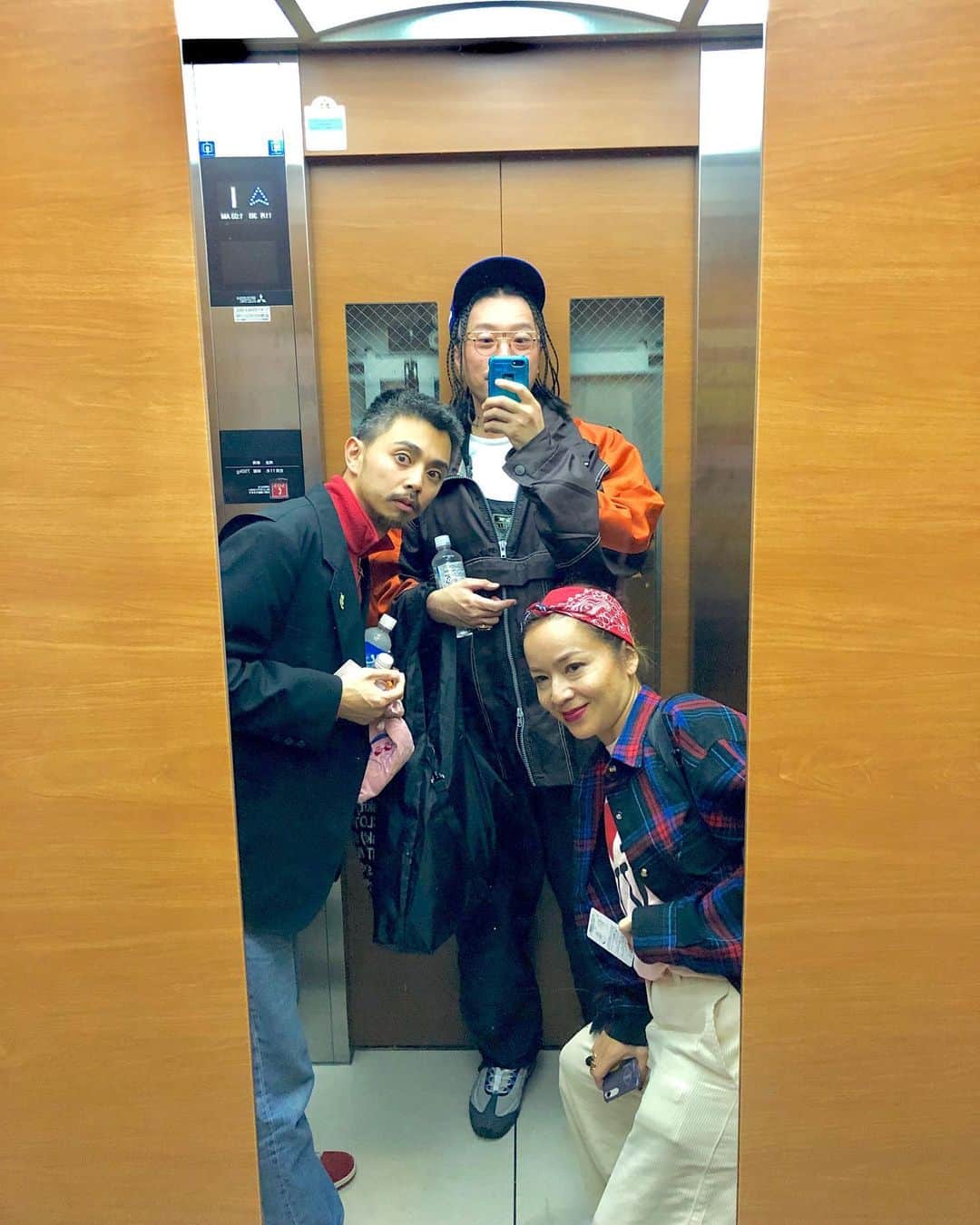 ZEN-LA-ROCKのインスタグラム：「🤜🏽❤️🤛🏽 今日も23:30から #Abemamix にてFNCY音源含めて最高の土曜日をお届けするので愛のあるメッセージお待ちしてますっ 奥の奥まで何&卒🙏🏽 . . . #fncy」