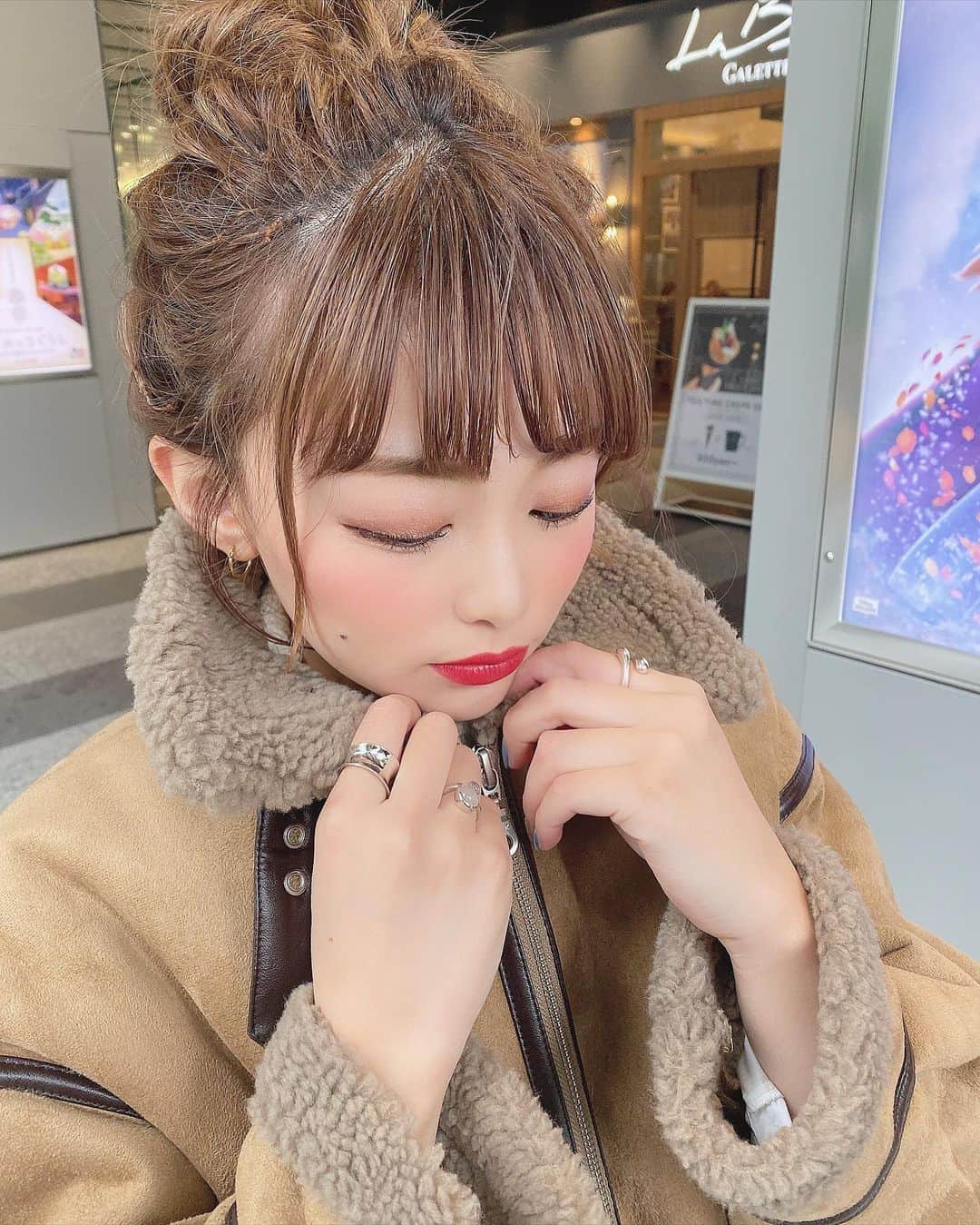 りなてぃさんのインスタグラム写真 - (りなてぃInstagram)「﻿ ﻿ ﻿#りなてぃースタイル 🌵❤︎ ﻿ 寒くて寒くて...🥶﻿ ﻿ ﻿ 昨日ストーリーには書いたんだけど﻿ 2020年🎍♥️﻿ ﻿ #りなぐらむ﻿ #とらべりーな﻿ #りなぐるめ﻿ #りなてぃーカラー﻿ ﻿ もっとたくさんの方に知ってもらえるよう、﻿ もっとたくさんの方に喜んでもらえるよう、﻿ ﻿ すべてのカテゴリーを進化させる予定です💓﻿ ﻿ 2020年 元旦（予定）から﻿ 5日間にわたり発表していきます💓﻿ ﻿ 楽しみにしていてもらえたら嬉しいです💓﻿ ﻿ ﻿ ﻿ #fashion #ootd #outfit #coordinate ﻿ #cosme #cosmetic #make #makeup ﻿ #hairstyle #haircolor #knit #tops ﻿ ﻿ ﻿ ﻿ ﻿」11月30日 20時18分 - rinatea_25