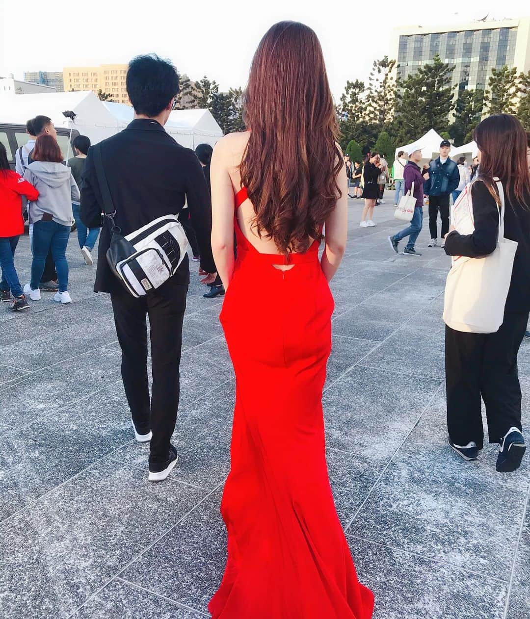 ダレノガレ明美さんのインスタグラム写真 - (ダレノガレ明美Instagram)「アジアファッションアワード で台湾に来てます✨ 赤いドレスでレッドカーペット歩きました☺️ 今から出番です！」11月30日 20時19分 - darenogare.akemi