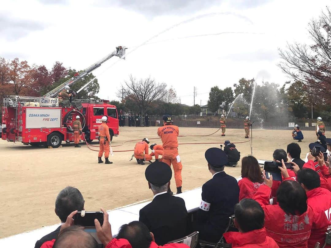 足立康史さんのインスタグラム写真 - (足立康史Instagram)「今朝は、箕面市の歳末特別警戒部隊合同発隊式からスタート。１日警察署長消防長を務めて下さった吉田胡桃さんは、追手門学院大出身のシンクロ銅メダリスト。https://mainichi.jp/sportsspecial/articles/20160820/ddn/041/050/008000c 午後は能勢町に移動し、月間最後の五ヶ所目となる国政報告会を浄るりシアターで開催しました。会合の様子は、追ってYouTubeチャンネル #あだチャン https://www.youtube.com/user/adachi834 にアップしますので是非ご覧下さい。 ‪#191130 #あだチャン 国政報告会 in 能勢 #あだち康史 #足立康史 https://youtu.be/H9bzAST_8Cc @YouTubeより‬」11月30日 20時19分 - adachiyasushi