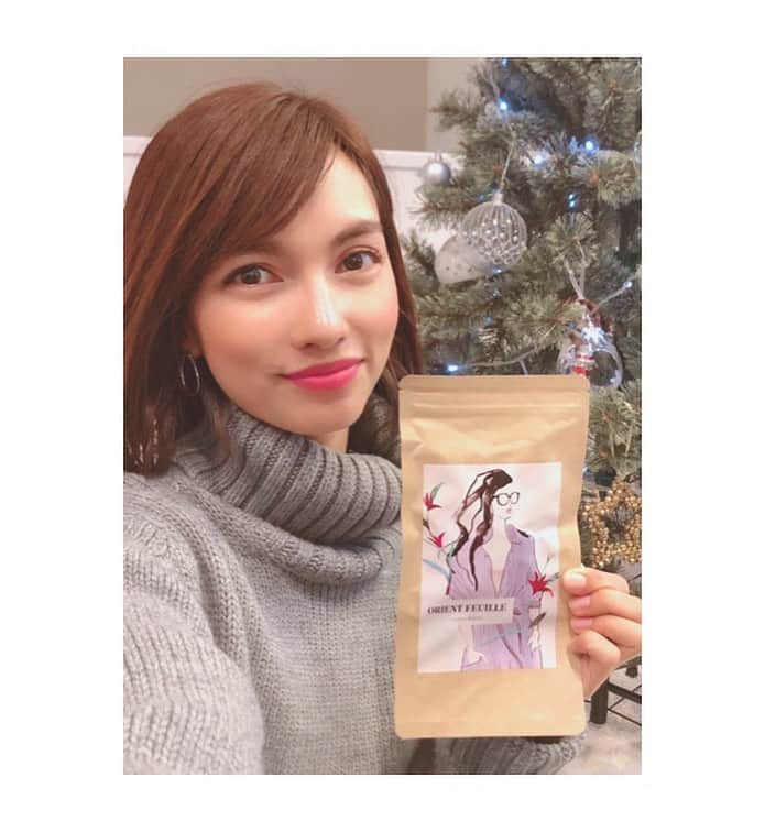 黒宮ニイナのインスタグラム：「今日も本当に凍えましたぁ🌬 本格的な寒さで朝はお布団から出られない😂 そして、末端冷え性の私には家の中でも靴下が手放せない季節になってきました💦  毎月訪れる女性の日。 お肌に特に口周りに吹き出物ができたり、暴食したり、情緒不安でイライラしたりすることがずっとストレスを感じていました。 産後特にPMSで悩んでいたところ、お話いただいて最近試しに飲み始めた @orient_choette  の和漢サプリメント。  トウキ葉、センキュウ、マカや葉酸など高品質の天然草花を配合したとっても飲みやすい漢方サプリ。 錠剤になっていて実は漢方があまり得意じゃない私でも香りも味もきつくないので毎日1回飲めてます😊 おかげで身体がポカポカして、イライラ度が軽減してきたような気がする😁✨ 楽天で購入可能で送料無料だそうです。  毎日育児に追われて、旦那さんや子どもにイライラしてしまうのでこれは続けるしかない🤔 携帯用バッグが付いていて、持ち歩けるのでお外でも簡単に飲めるて便利✨  #オリエントフイユ #オリエントシュエット #和漢サプリメント #漢方 #PR #PMS改善 #ORIENTFEUILLE #ORIENTCHOETT  #2児ママ #3歳差育児 #男の子ママ #女の子ママ #ママ #ママライフ #mama #mamalife」