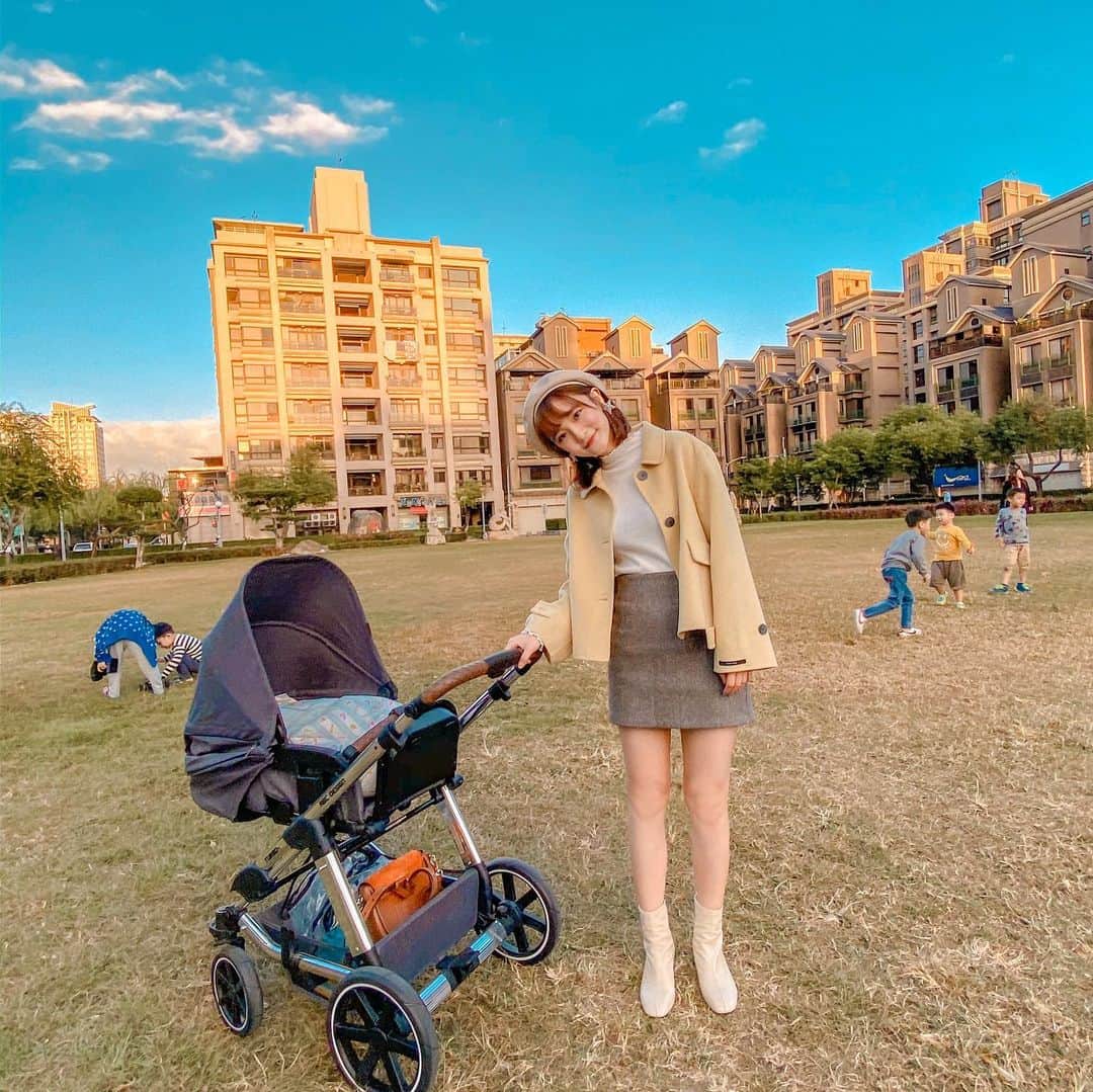 Ninaさんのインスタグラム写真 - (NinaInstagram)「最喜歡的禮拜六💛 但是公園蚊子好多 以後帶小孩來玩要噴防蚊液才行～～～ 今日穿搭 @wwww_korea  #ninaxxoutfit」11月30日 20時25分 - ninaxxya