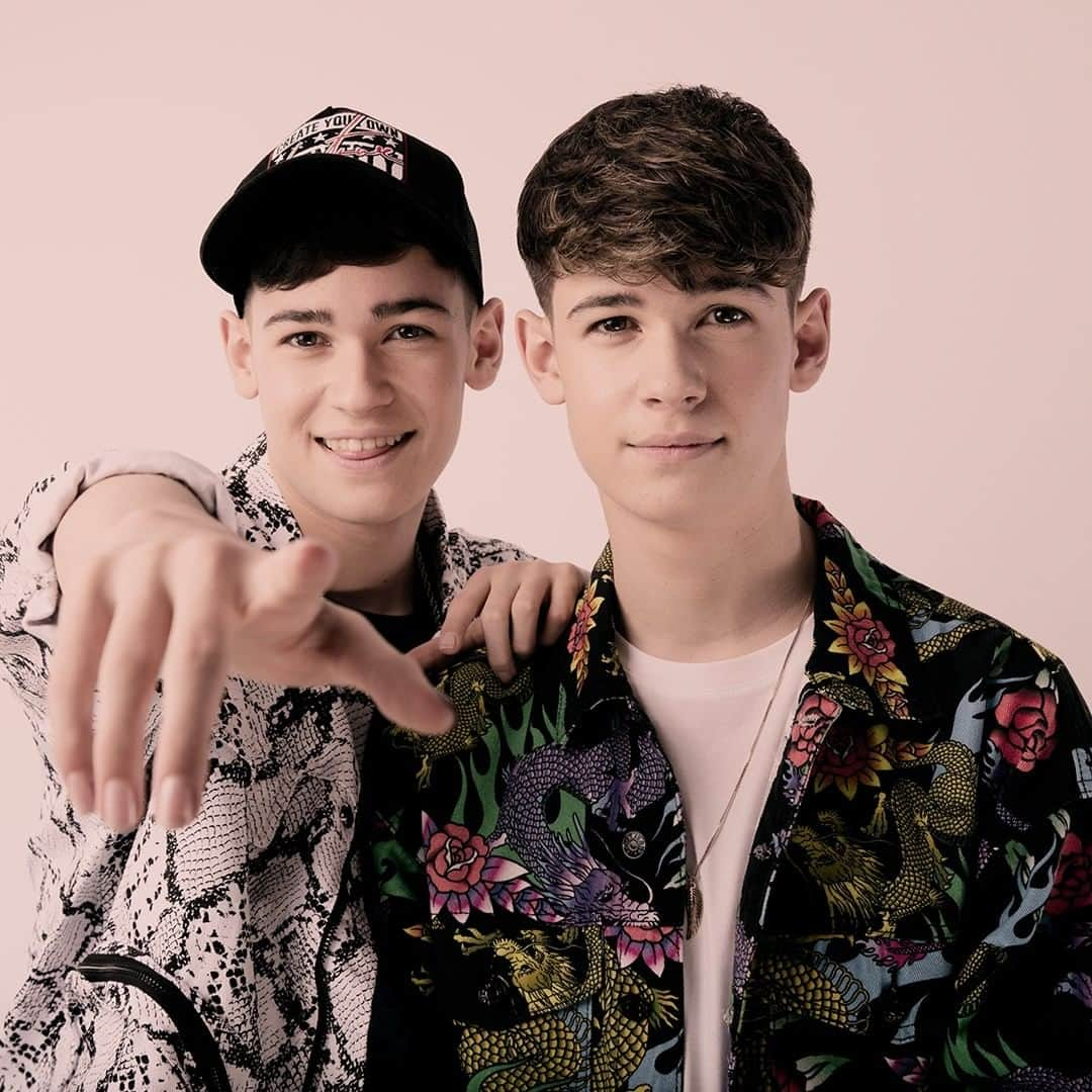 BBC Radioさんのインスタグラム写真 - (BBC RadioInstagram)「📸: @megan_mckenna_ &  @maxandharvey striking a pose at the #R1TeenAwards 💜 ⁣⁣ Listen to the show from 12pm on Radio 1 and watch from 4pm on @bbctwo today or on BBCiPlayer afterwards! 👏」11月30日 20時28分 - bbcradio1