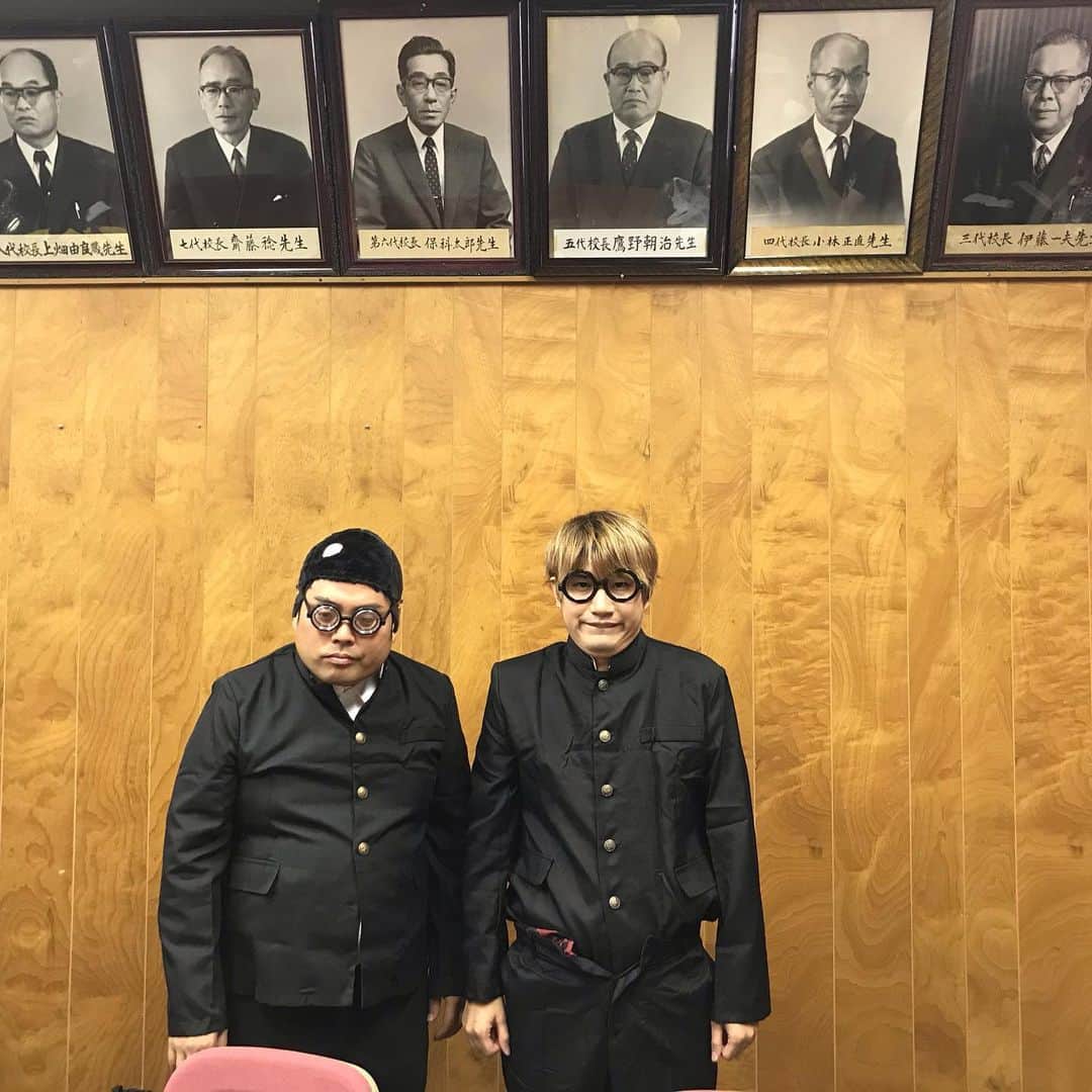 おにさん（ポケットウィズ）さんのインスタグラム写真 - (おにさん（ポケットウィズ）Instagram)「文化祭の看板、令和の文字を逆さに見ると平成になるそうです  #文化祭 #学園祭 #学祭 #高校生 #youtuber #youtube#ソフトテニス」11月30日 20時34分 - onisan0607