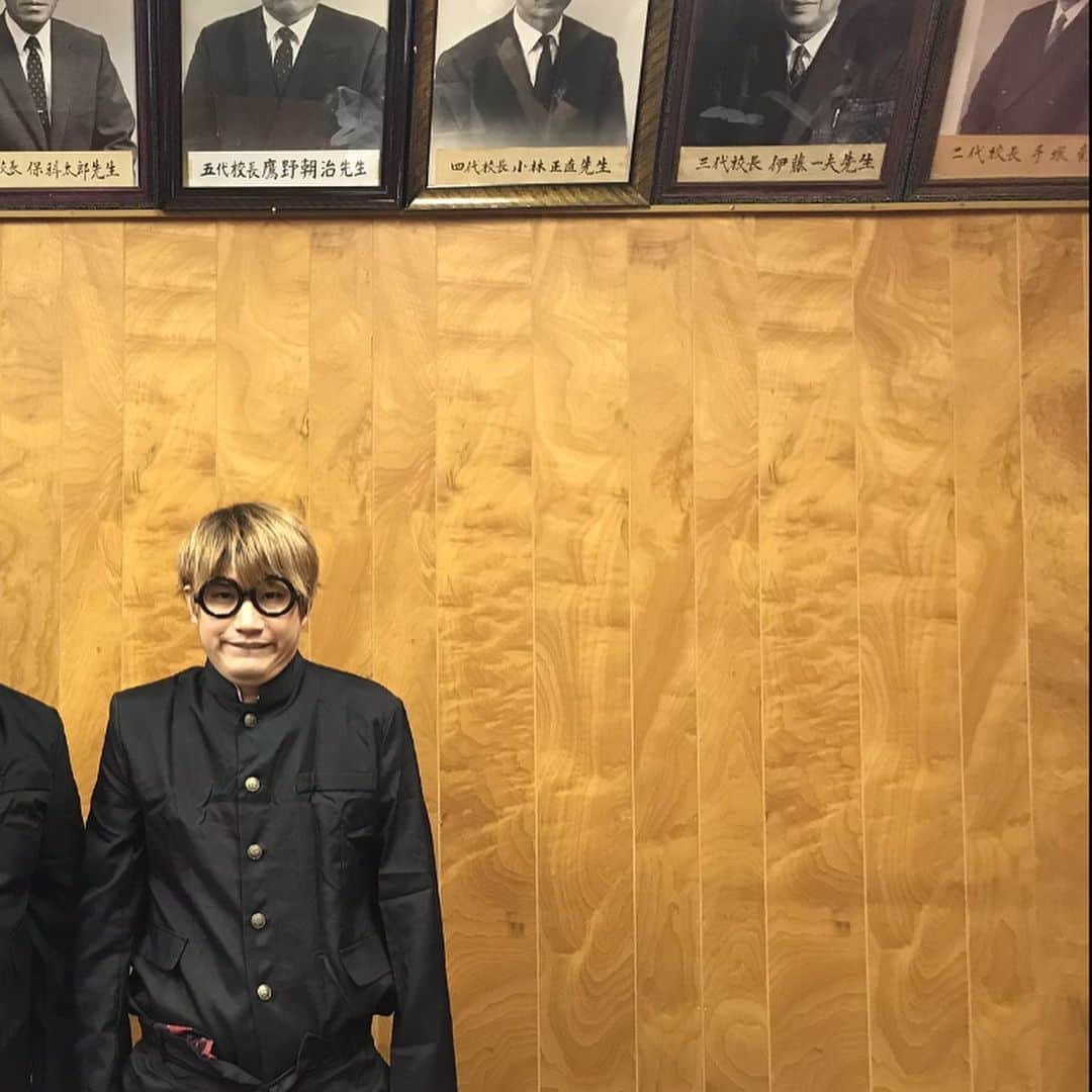 おにさん（ポケットウィズ）さんのインスタグラム写真 - (おにさん（ポケットウィズ）Instagram)「文化祭の看板、令和の文字を逆さに見ると平成になるそうです  #文化祭 #学園祭 #学祭 #高校生 #youtuber #youtube#ソフトテニス」11月30日 20時34分 - onisan0607