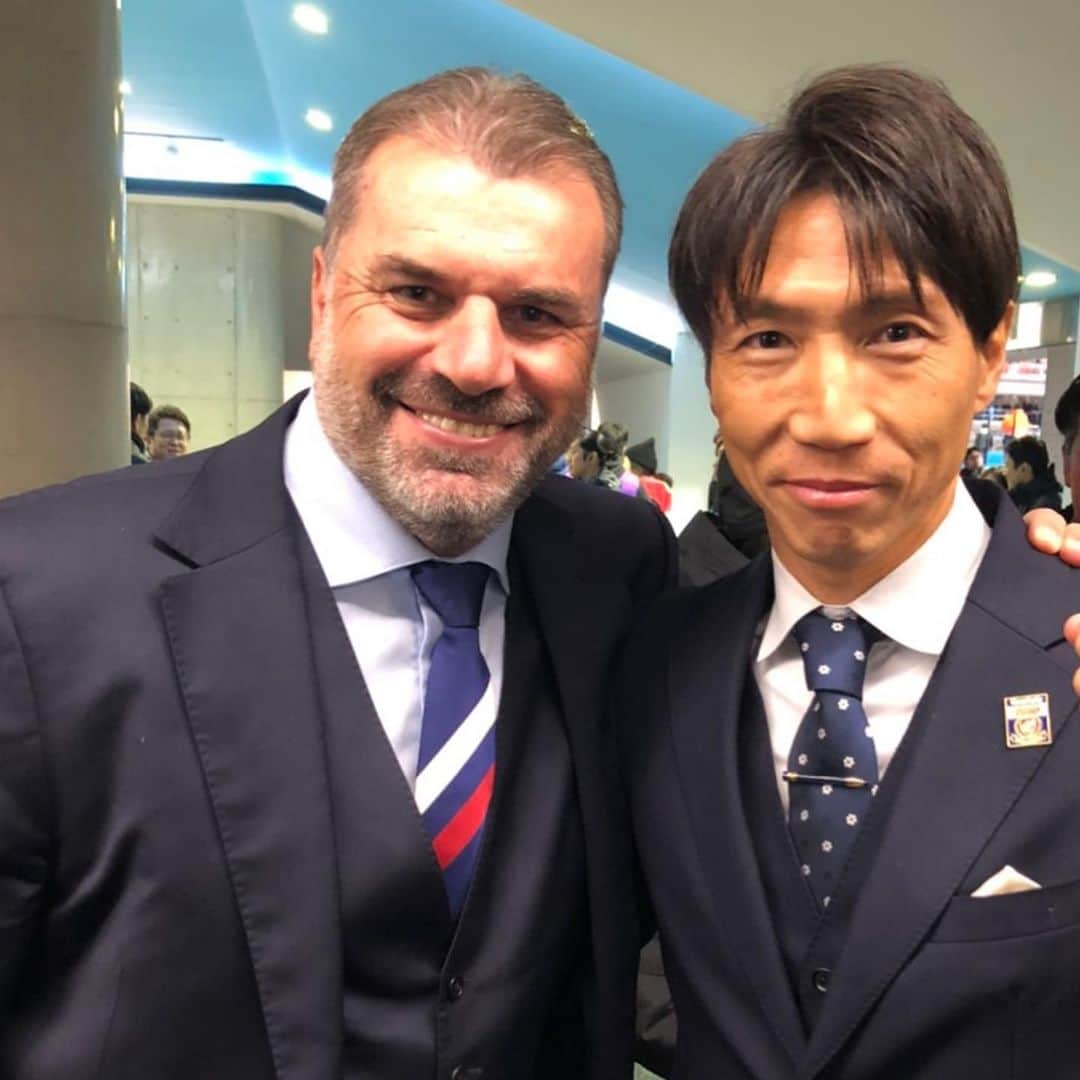 波戸康広さんのインスタグラム写真 - (波戸康広Instagram)「・﻿ ボスも最高の笑顔でした！(⁎⁍̴̆Ɛ⁍̴̆⁎)﻿ ﻿ 最終戦へしっかりと準備しないとね。💪﻿ ﻿ ﻿ #fmarinos #アンジェポステコグルー #監督 #波戸康広 #ambassador #postecoglouange #トリコロールの勇者﻿ #instagood #instaphoto #すべてはマリノスのために」11月30日 20時50分 - hato.official