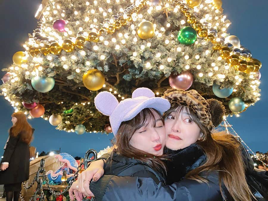 佐達ももこさんのインスタグラム写真 - (佐達ももこInstagram)「りなたーん🥰❤️﻿ ﻿ クリスマスの雰囲気﻿ 綺麗で最高だったなぁ🎄﻿ ﻿ 明日から12月だってさ！﻿ はっっやーー🥺🥺🥺﻿ ﻿ ﻿ #disney#disneysea#tokyodisneysea#tokyodisneyresort#ディズニーシー#ディズニーコーデ#TDS」11月30日 20時43分 - sadamomodayo