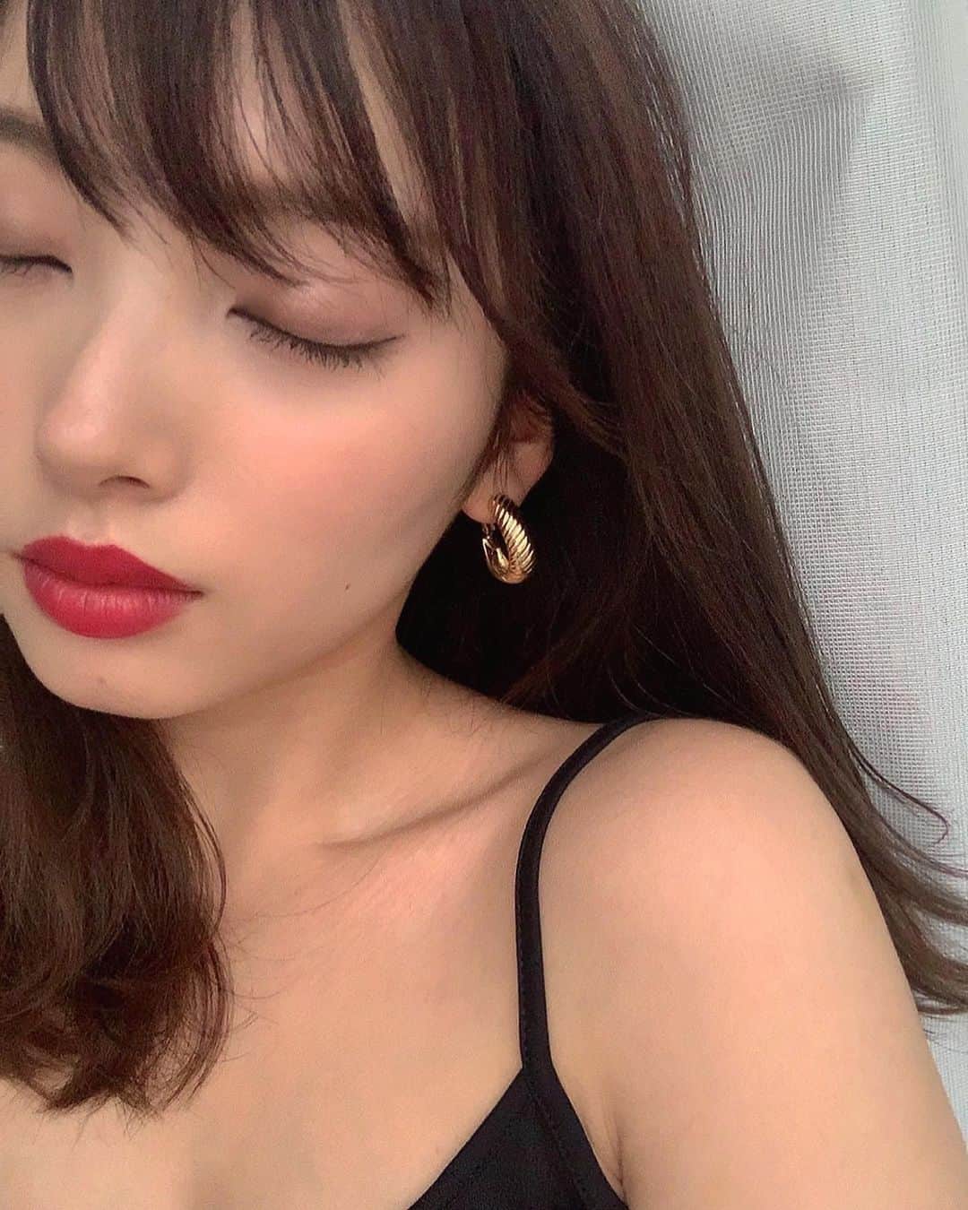 のインスタグラム：「最近メイクの質問たくさん頂くから、 メイクライブしようかな👼🏻 いつが観やすいかな？☺︎」