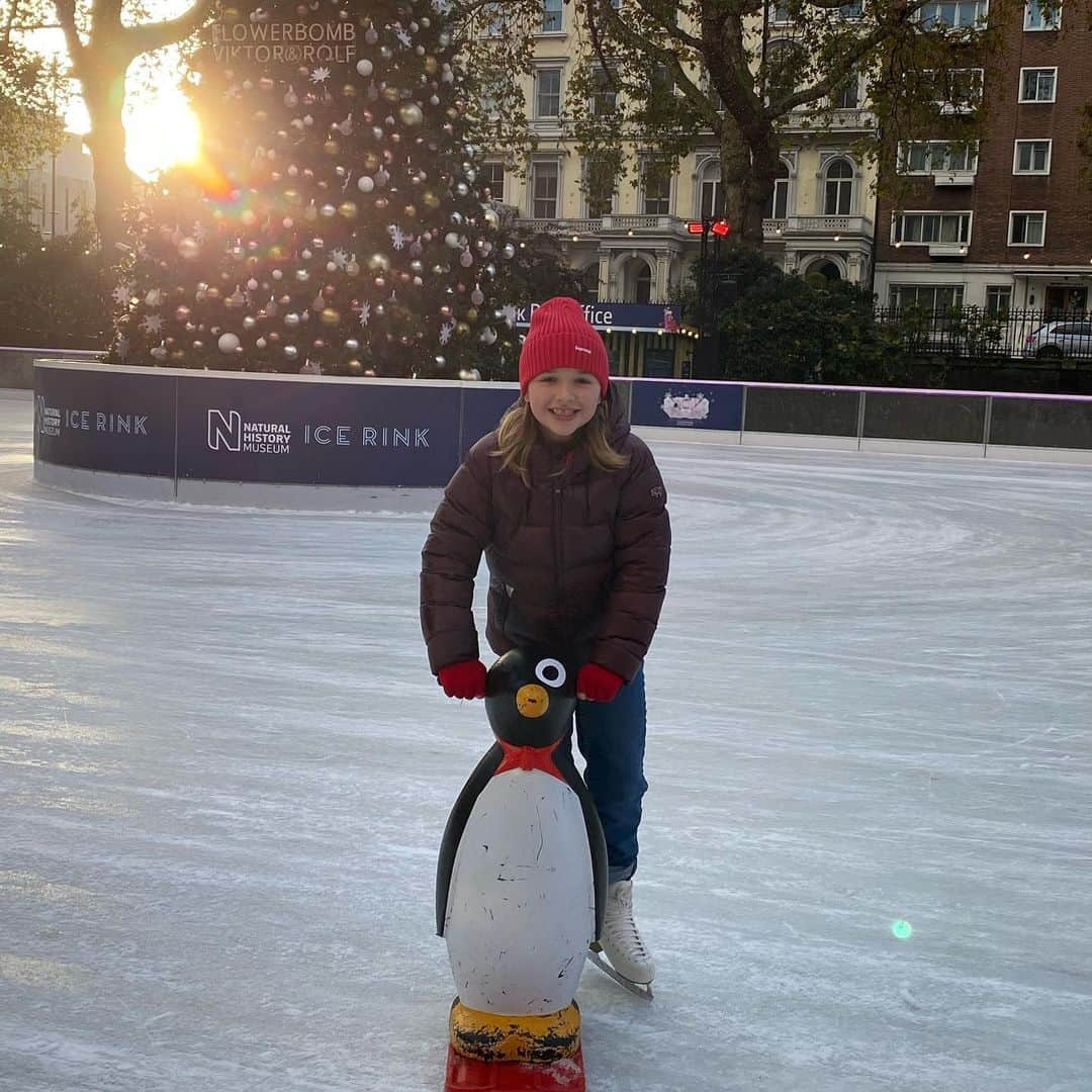 デビッド・ベッカムさんのインスタグラム写真 - (デビッド・ベッカムInstagram)「It’s beginning to look a lot like Christmas 🤶🎄.. Thanks to @nhm_icerink for looking after us today 🥶」11月30日 21時08分 - davidbeckham