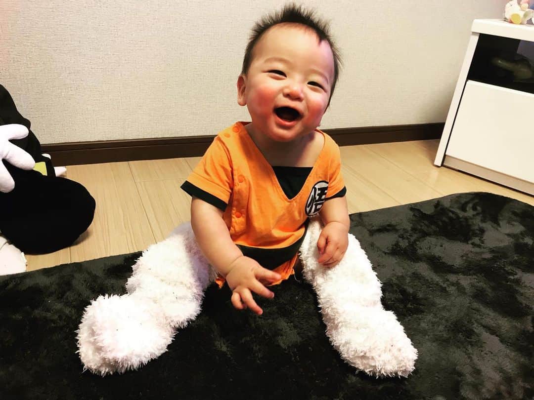 Momoeのインスタグラム：「ママのもこもこ靴下履いてみたんだ〜😆☀️ . . #happy #男の子ベビー #赤ちゃんのいる生活 #赤ちゃん #baby #family #家族 #0歳 #成長記録 #育児記録 #boy #育児 #smile #男の子 #息子 #code #love #kids #子供 #thankyou #宝物 #ベビー #fashion #follow #boy #パパ #ママ #ママ友 #ママ会 #7ヶ月」