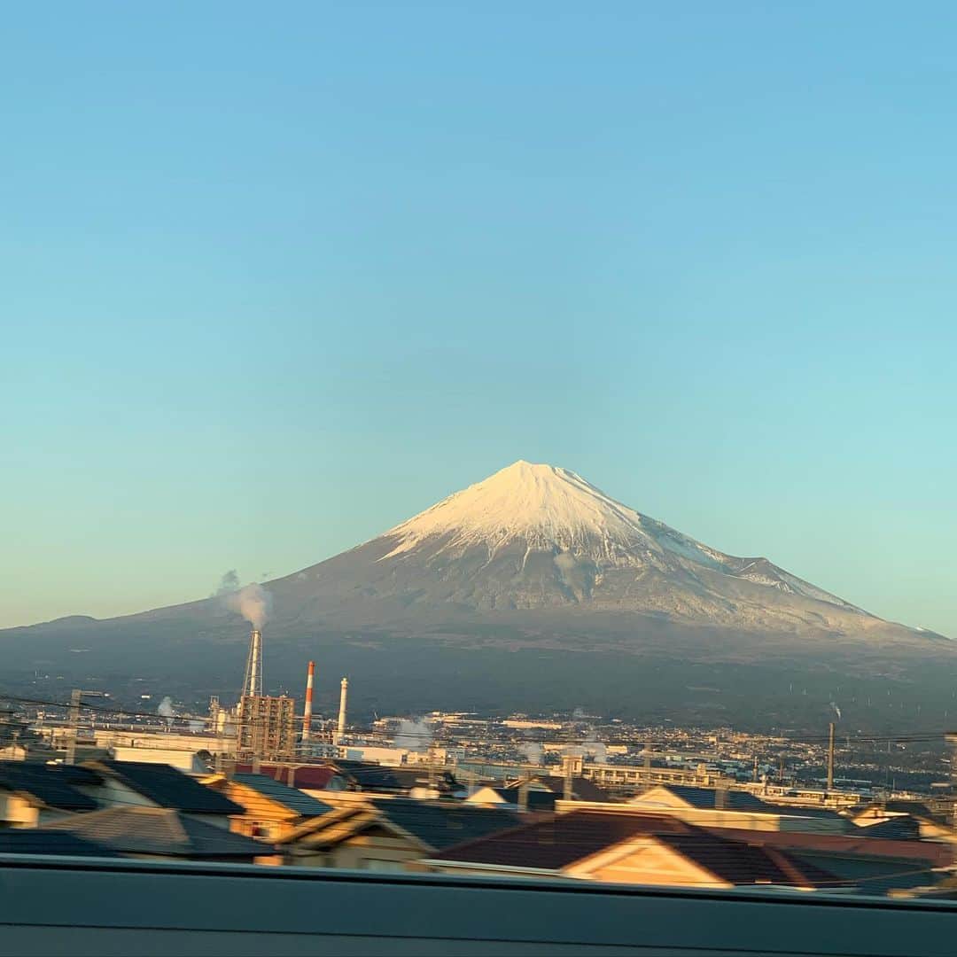 森上亜希子さんのインスタグラム写真 - (森上亜希子Instagram)「すっごい綺麗な富士山だった🗻 何でやろ、富士山見れると幸せな気持ちになる。  #富士山 #綺麗 #日本の誇り #幸せ #mtfuji  #tennis」11月30日 21時18分 - akiko_morigami