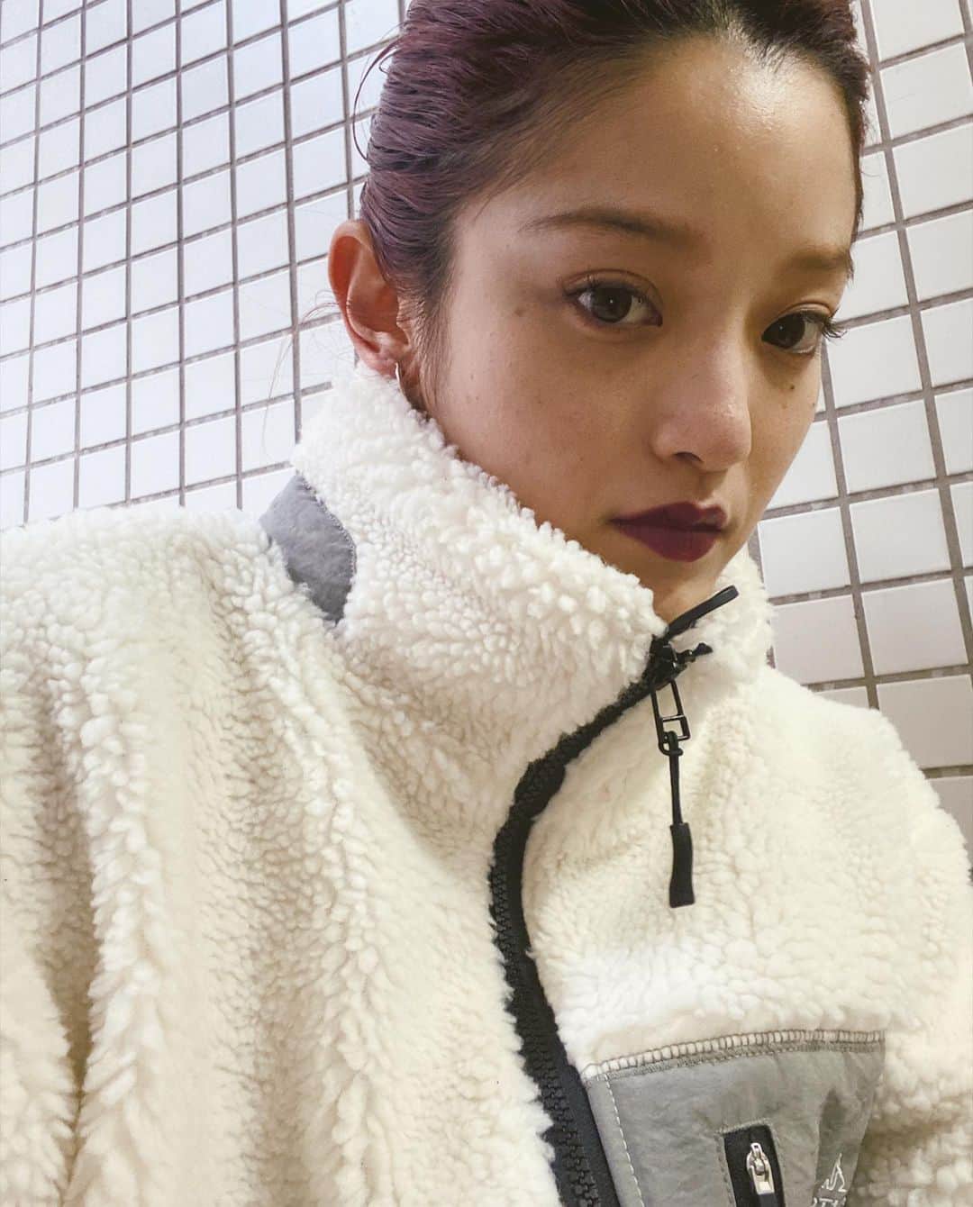 所谷舞さんのインスタグラム写真 - (所谷舞Instagram)「ままが買ってくれたこのボアあったかくて幸せ🧸💓今月もお疲れ様でした！だいすきなXmasがやってくるぅ🎅🎄」11月30日 21時21分 - _mai_i_