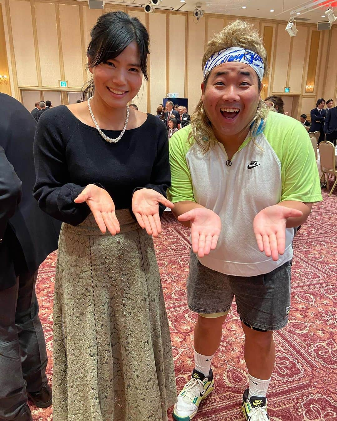 尾崎里紗さんのインスタグラム写真 - (尾崎里紗Instagram)「久々の #バモスわたなべ さん🤣﻿ “アガシ” じゃなくて “ワガシ” らしい笑 ﻿ ﻿ ﻿ ﻿ #glico ﻿ #powerproduction ﻿ #head ﻿ #headtennis_official﻿ #teamhead ﻿ #asicstennis﻿ #teamasics﻿ #imoveme﻿ #onitsukatiger﻿ #gram3﻿ #グラムスリー ﻿ #tbc_aesthetic ﻿ #エステ ﻿ #エステティックtbc ﻿ #尾崎里紗﻿ #risaozaki ﻿ #tennis ﻿ #tennisplayer ﻿ #テニス ﻿ #citizen ﻿ #tiffany ﻿ #fitness ﻿ #フィットネス﻿」11月30日 21時23分 - risaozaki410